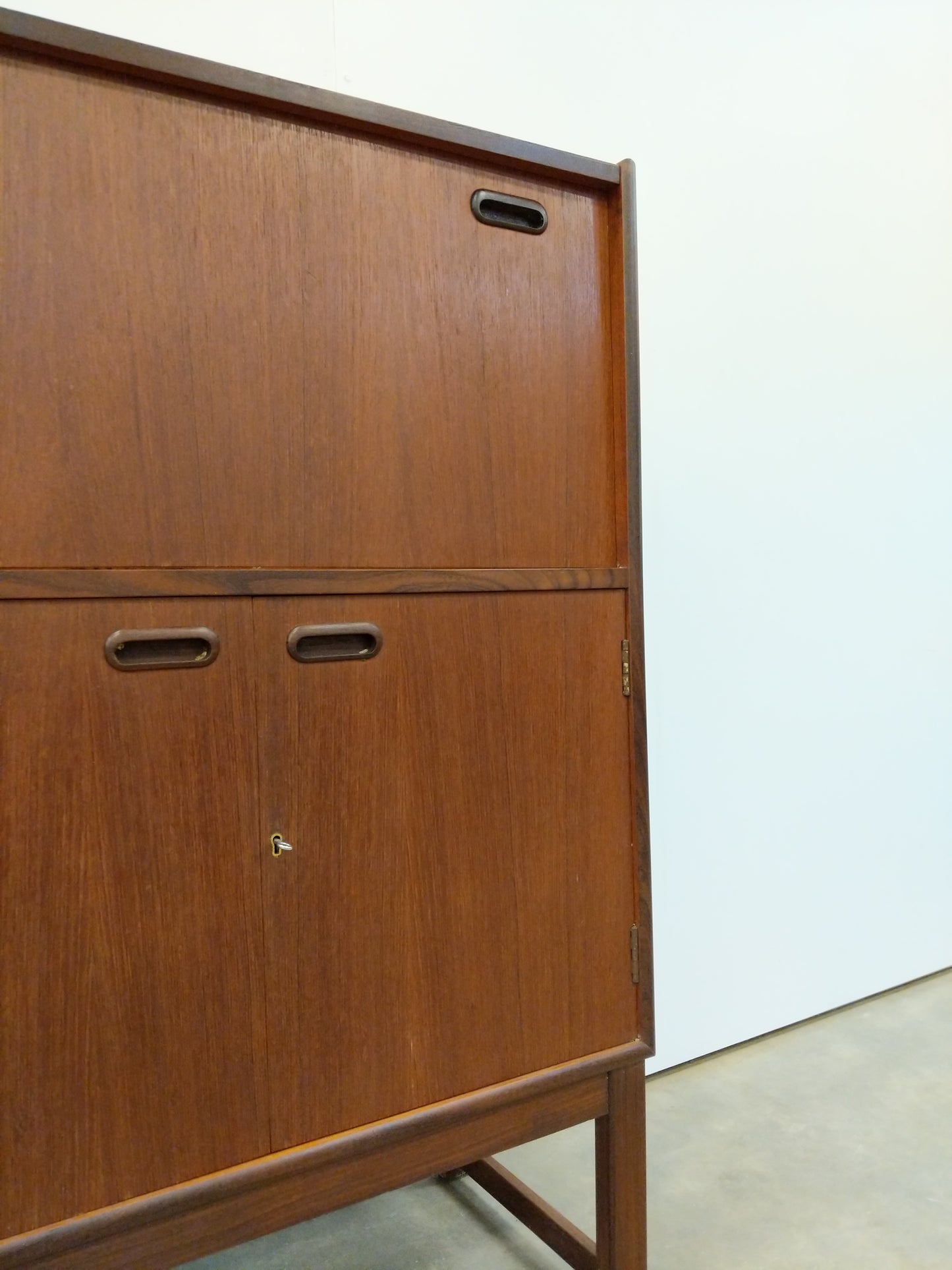 Vintage Mid Century Modern Teak Bar Cabinet