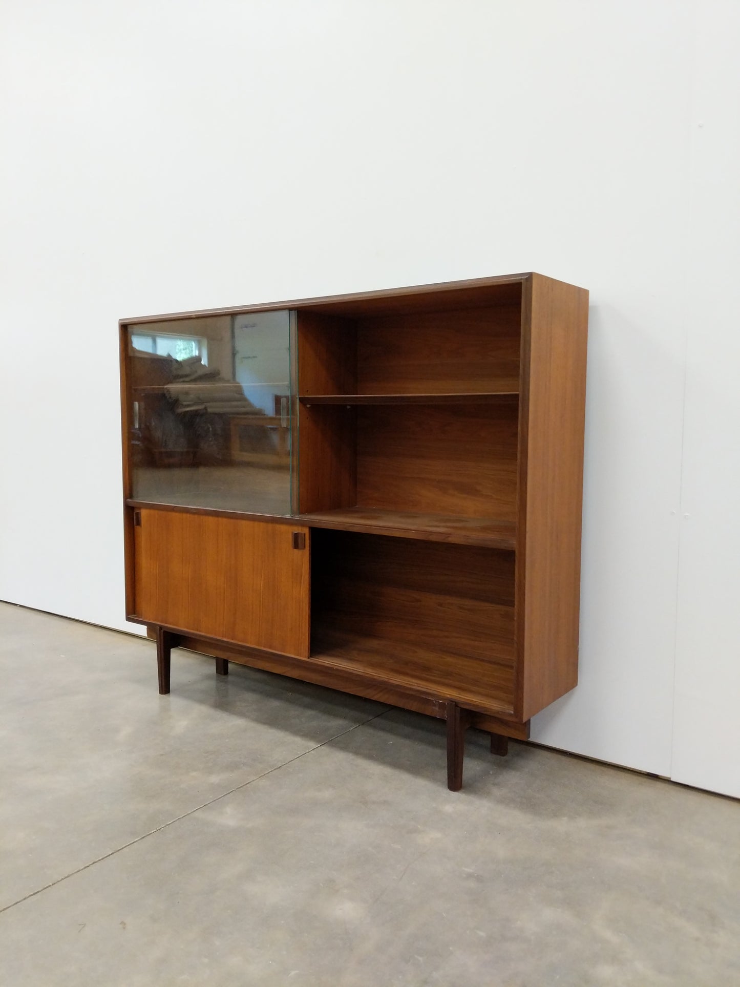 Vintage Mid Century Modern Teak Sideboard / Cabinet by Beaver & Tapley