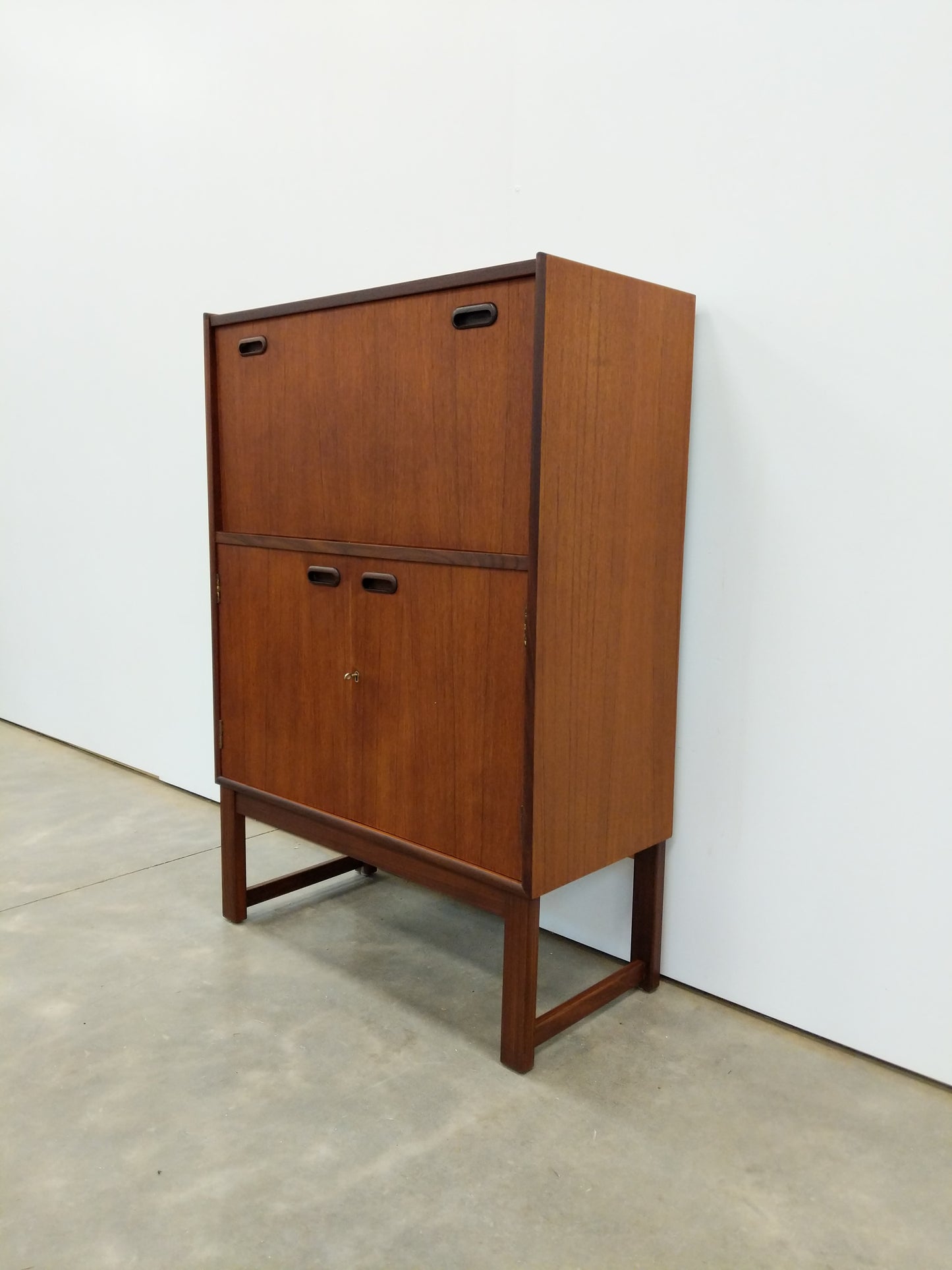 Vintage Mid Century Modern Teak Bar Cabinet