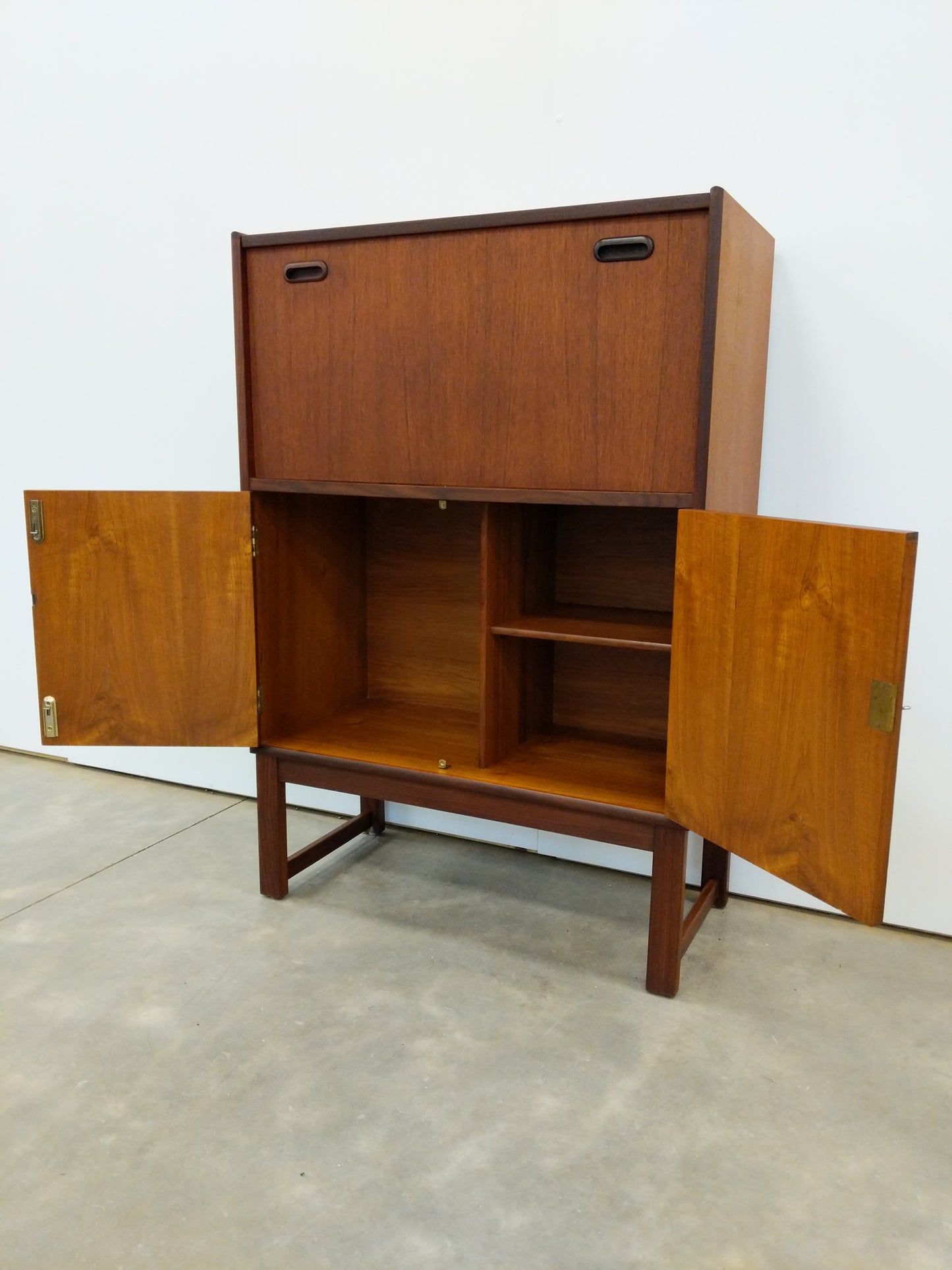 Vintage Mid Century Modern Teak Bar Cabinet