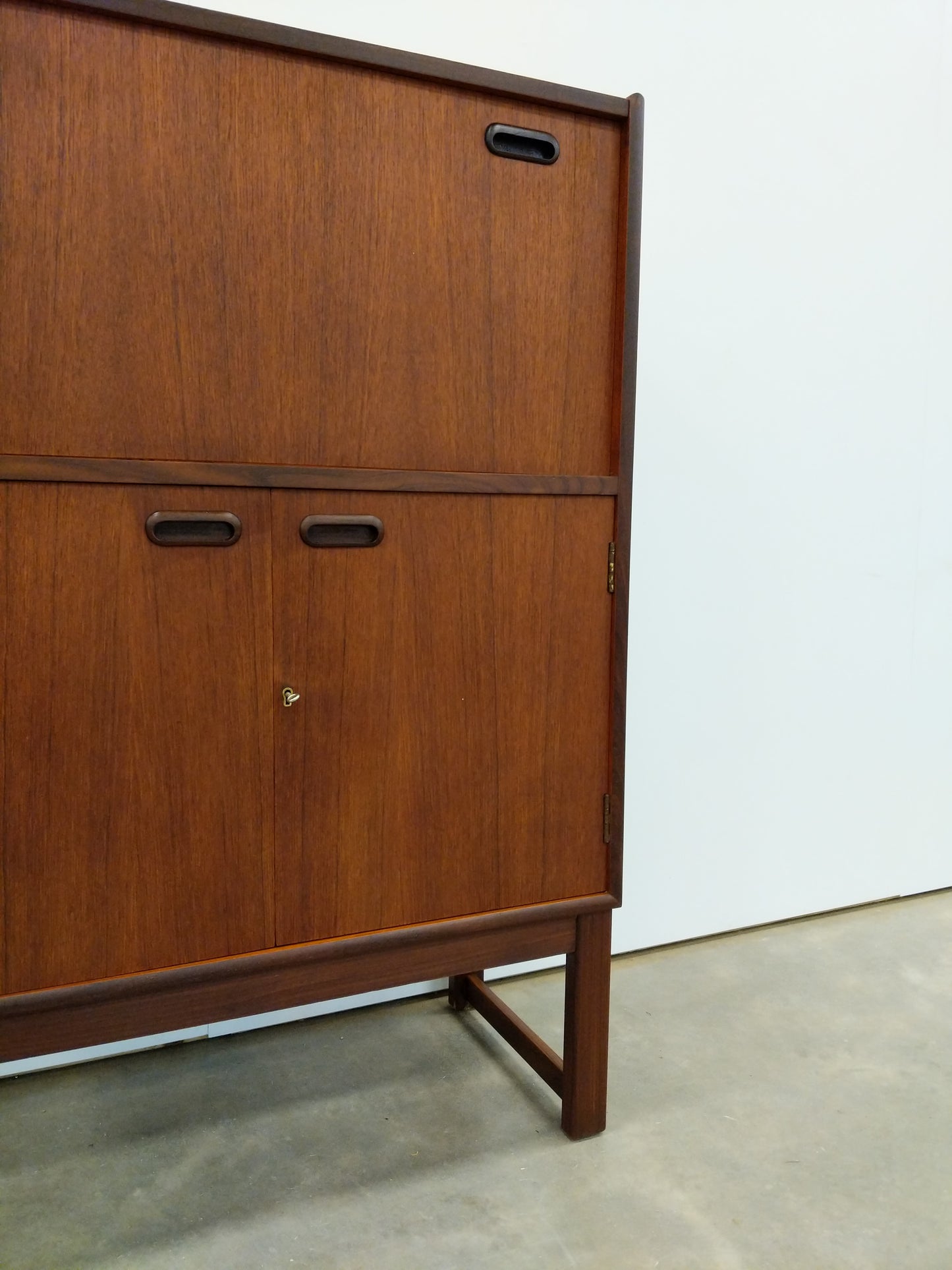 Vintage Mid Century Modern Teak Bar Cabinet