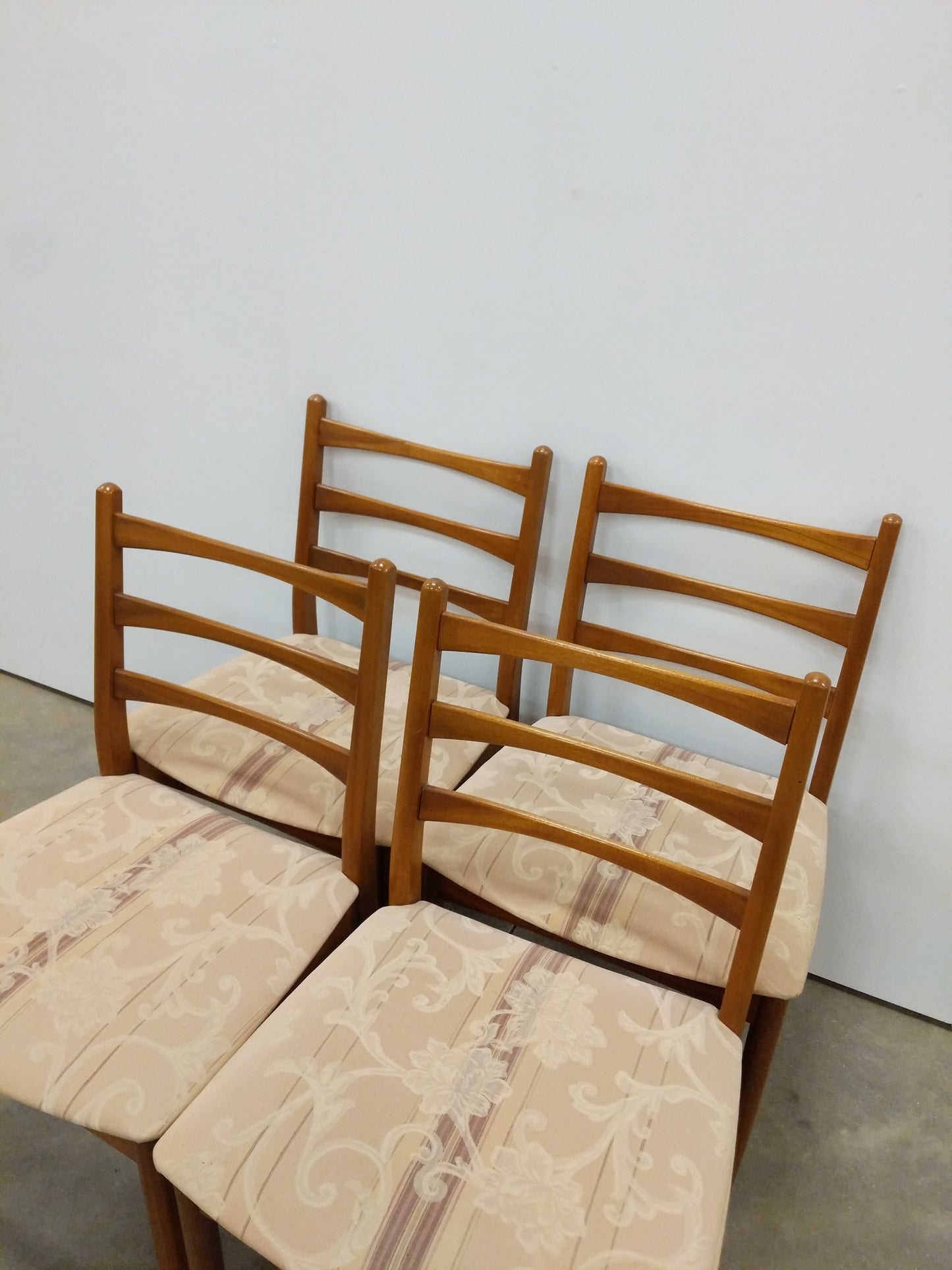 Set of 4 Vintage Mid Century Modern Dining Chairs