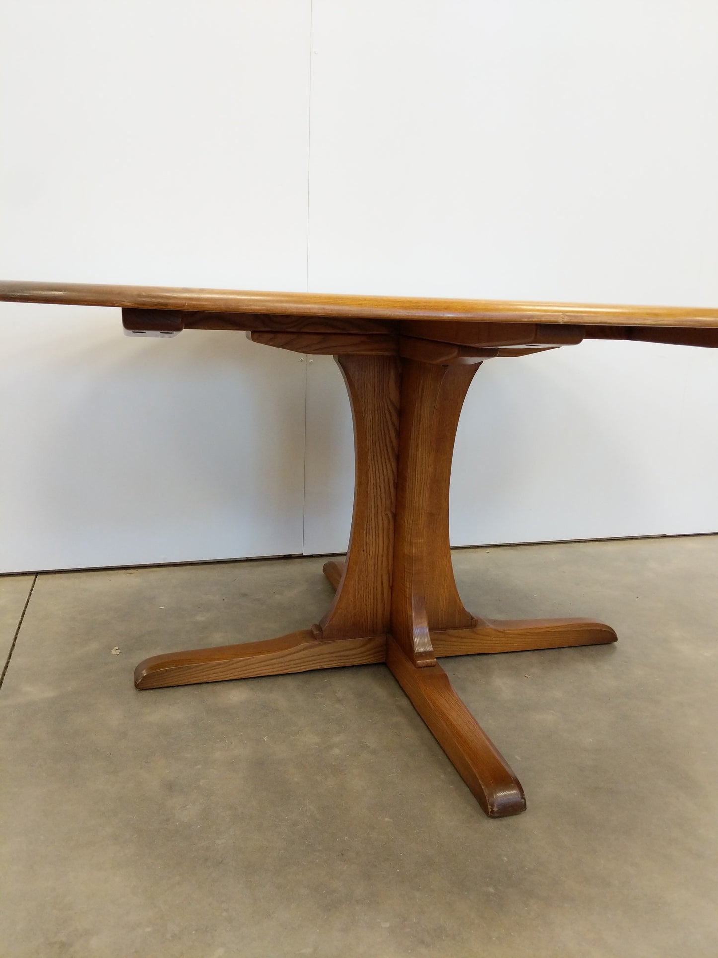 Vintage Pedestal Dining Table by Ercol