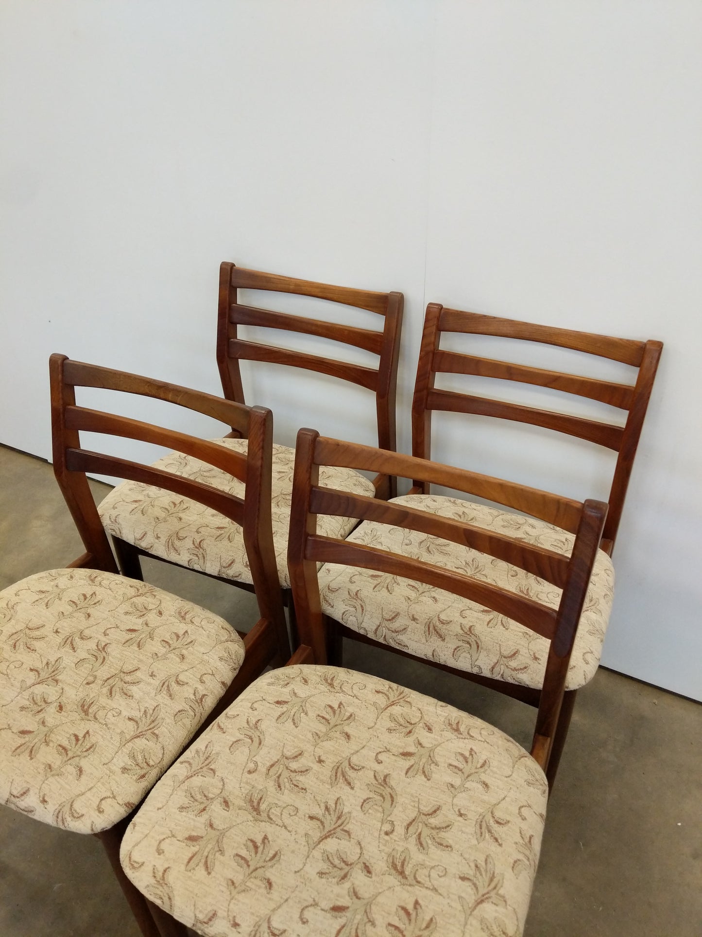 Set of 4 Vintage Mid Century Modern Dining Chairs