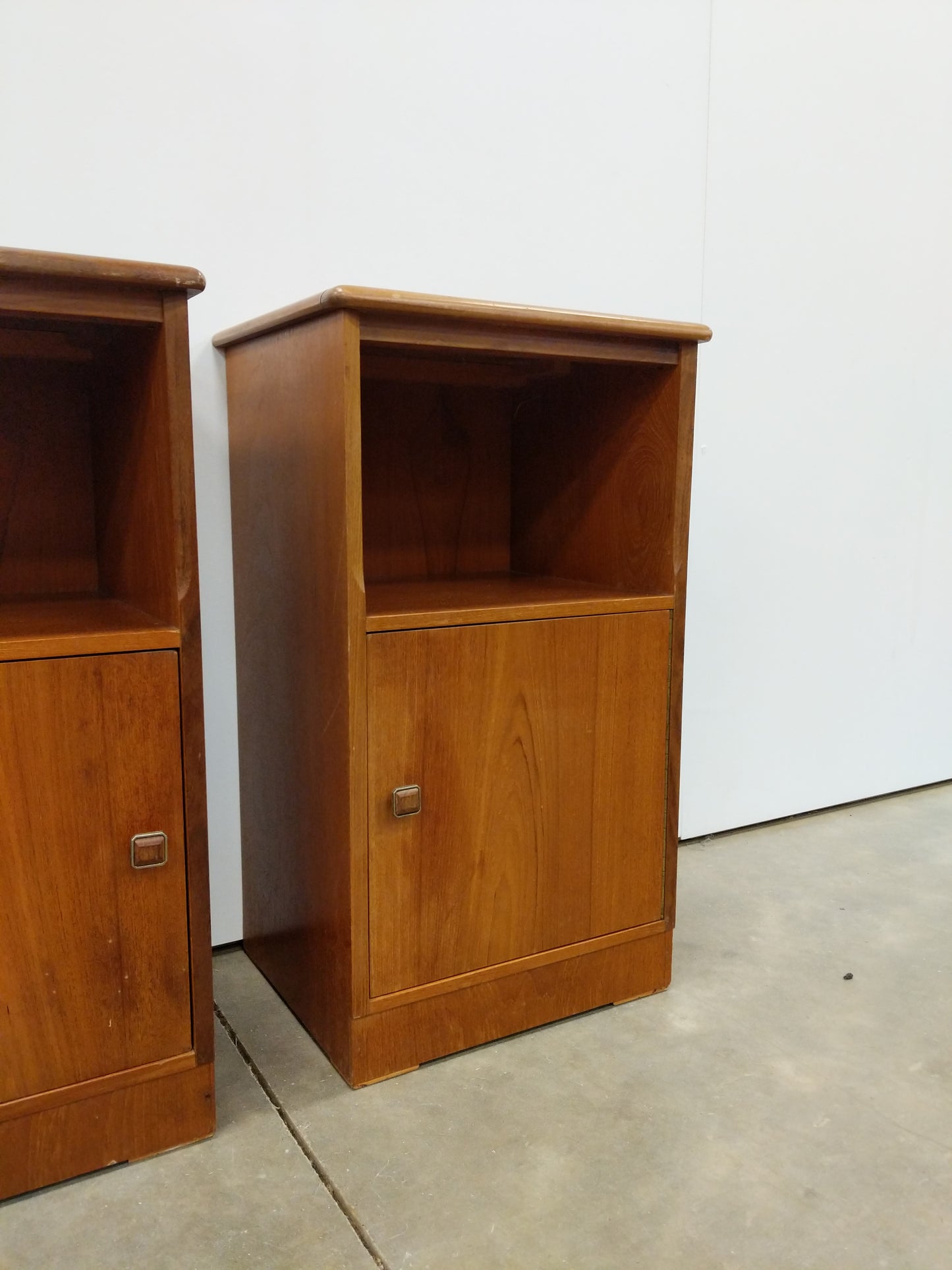 Pair of Vintage Mid Century Modern Teak Nightstands