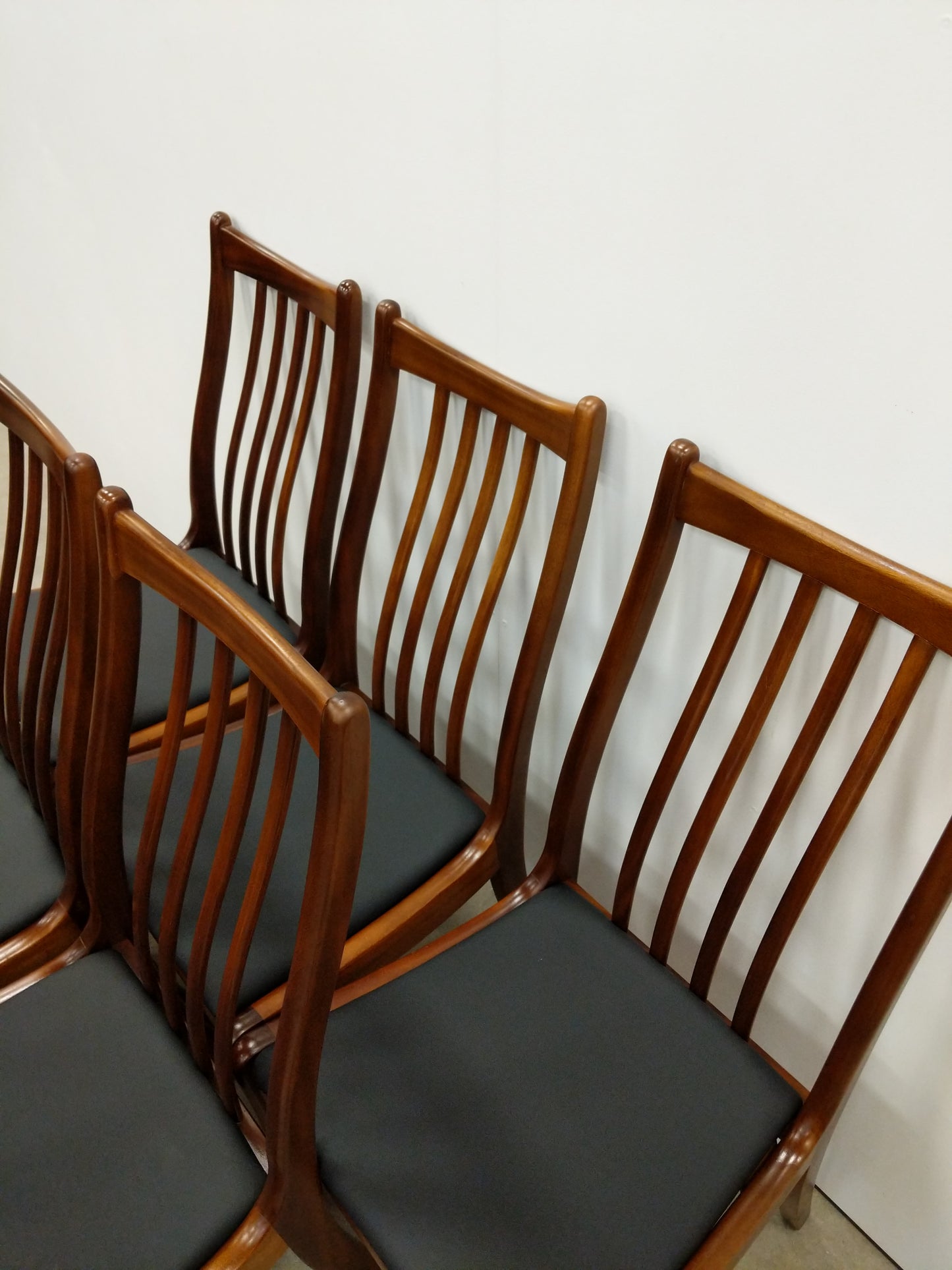 Set of 6 Vintage Mid Century Modern Dining Chairs