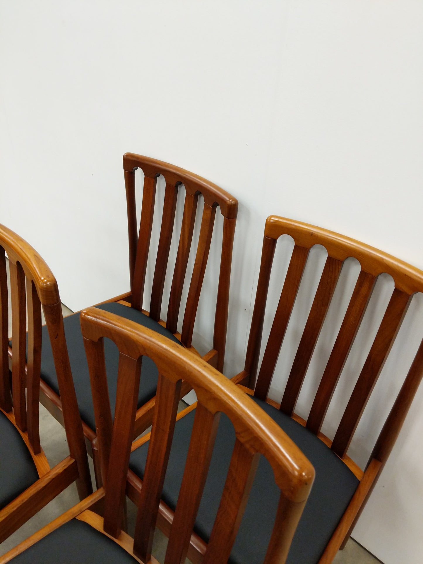 Set of 4 Vintage Mid Century Modern Dining Chairs by Meredew
