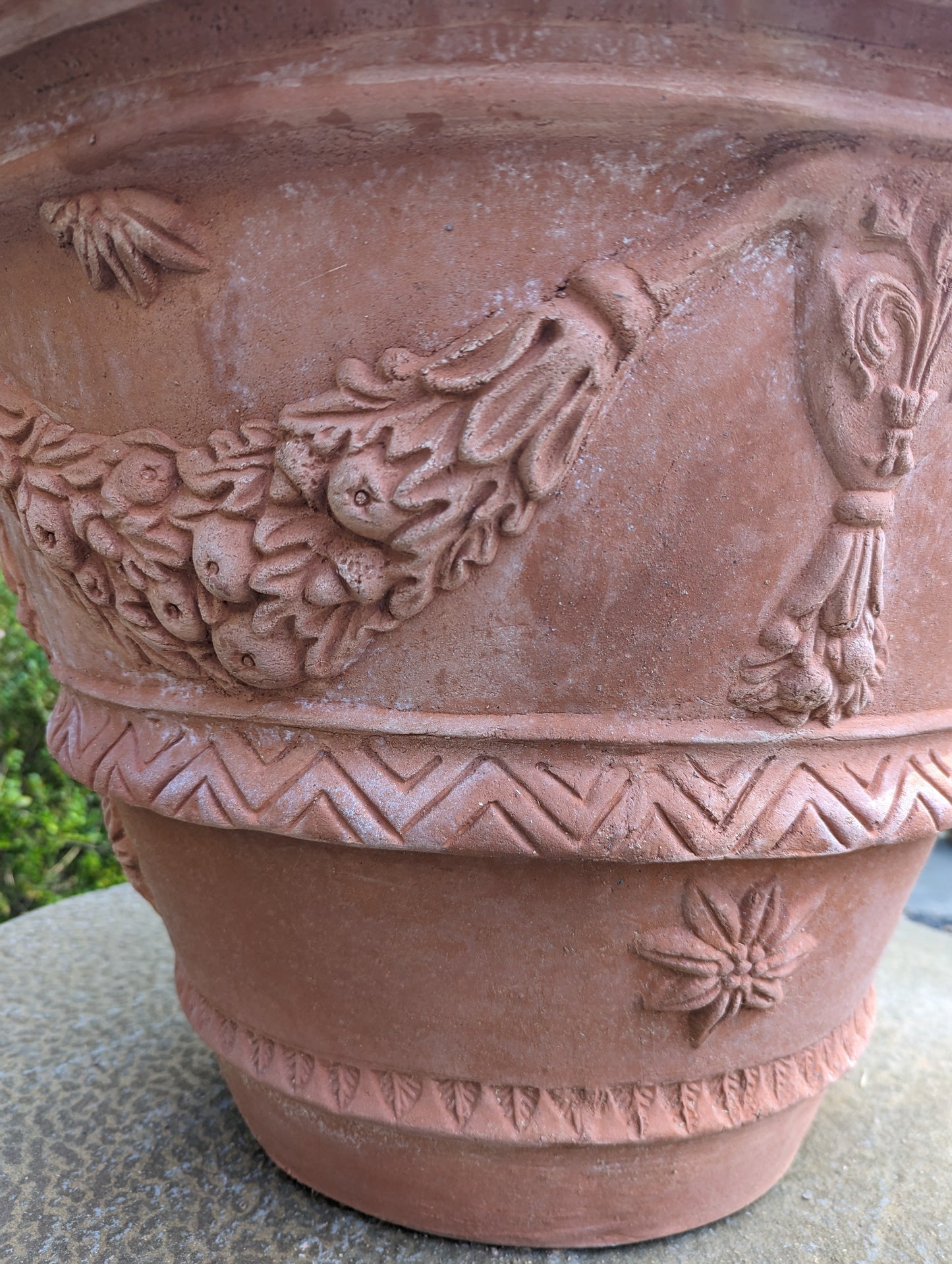 Italian "Scolpito" Terracotta Pot (60cm)