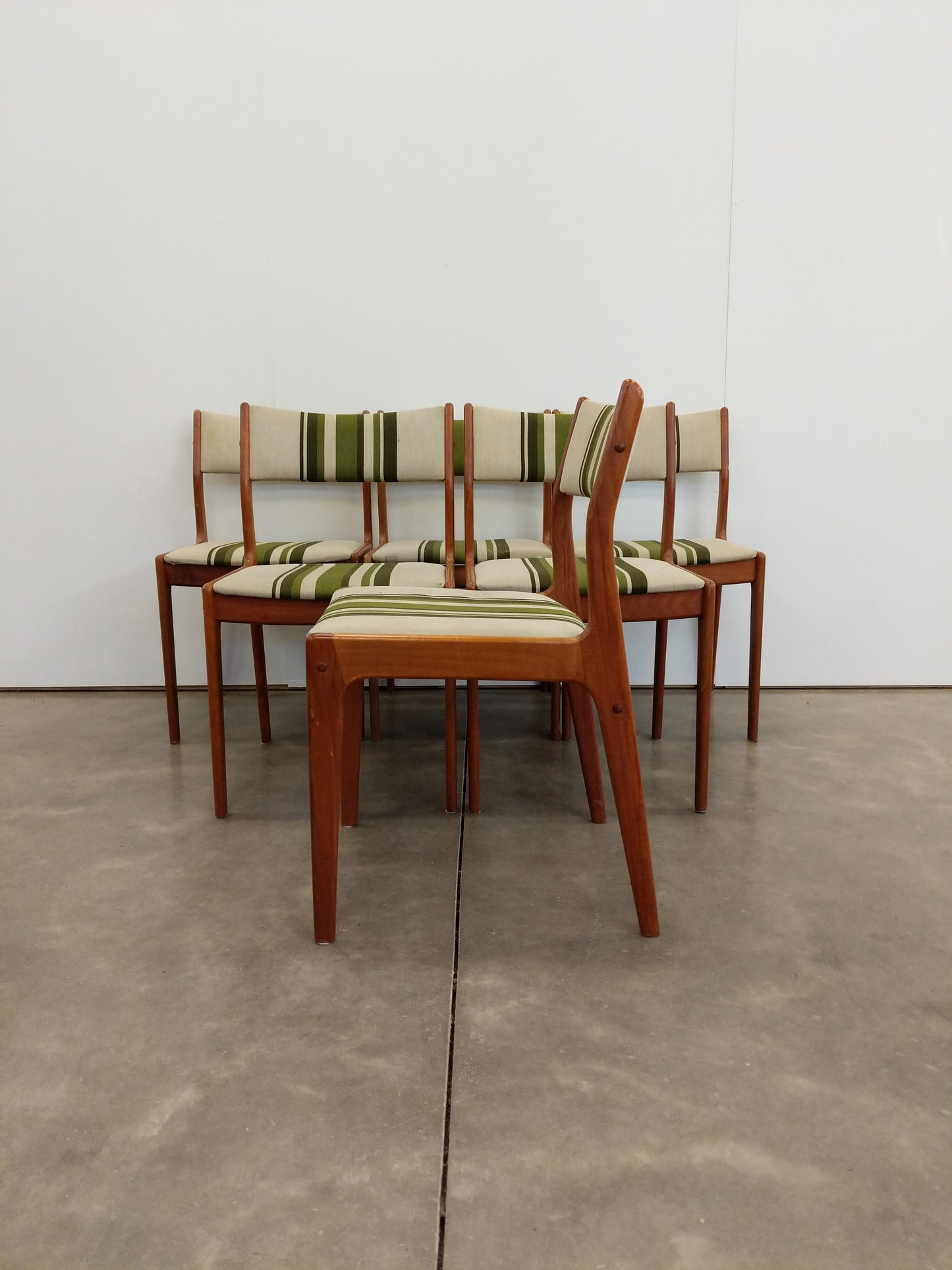 Set of 6 Vintage Danish Modern Dining Chairs by Uldum