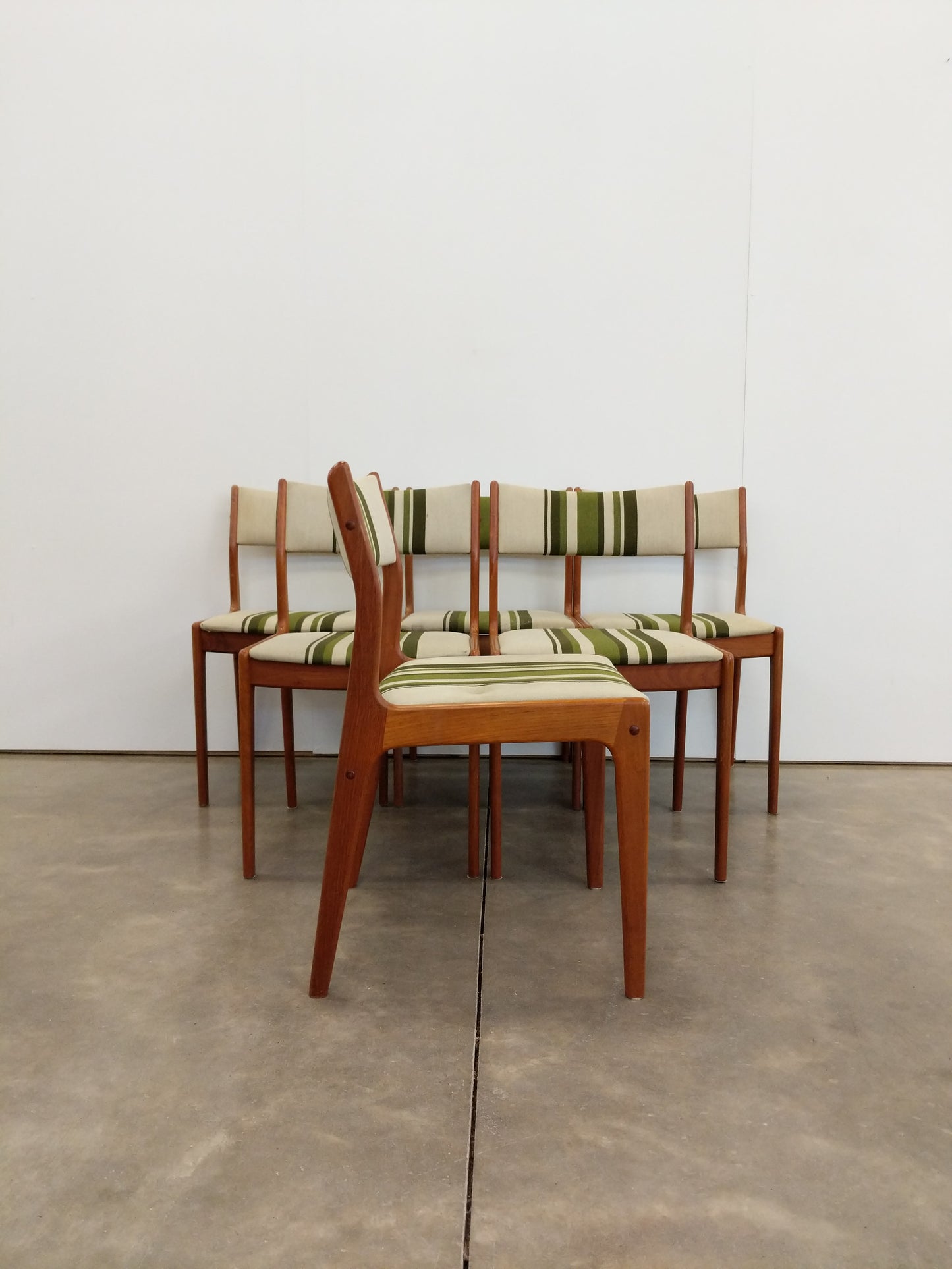 Set of 6 Vintage Danish Modern Dining Chairs by Uldum