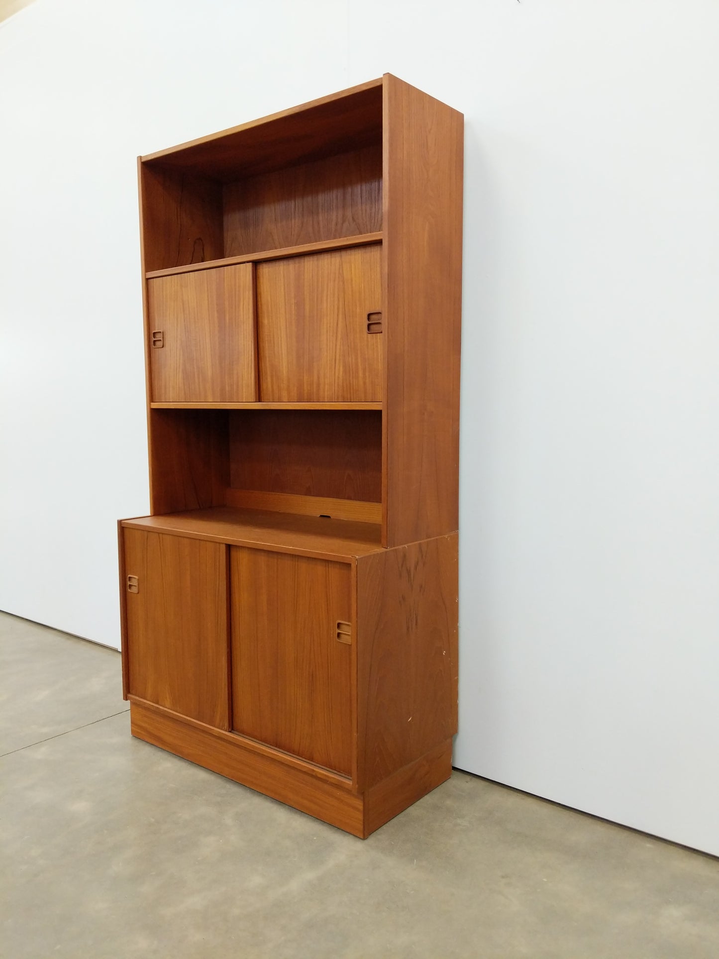 Vintage Danish Modern Teak Bookshelf / Cabinet