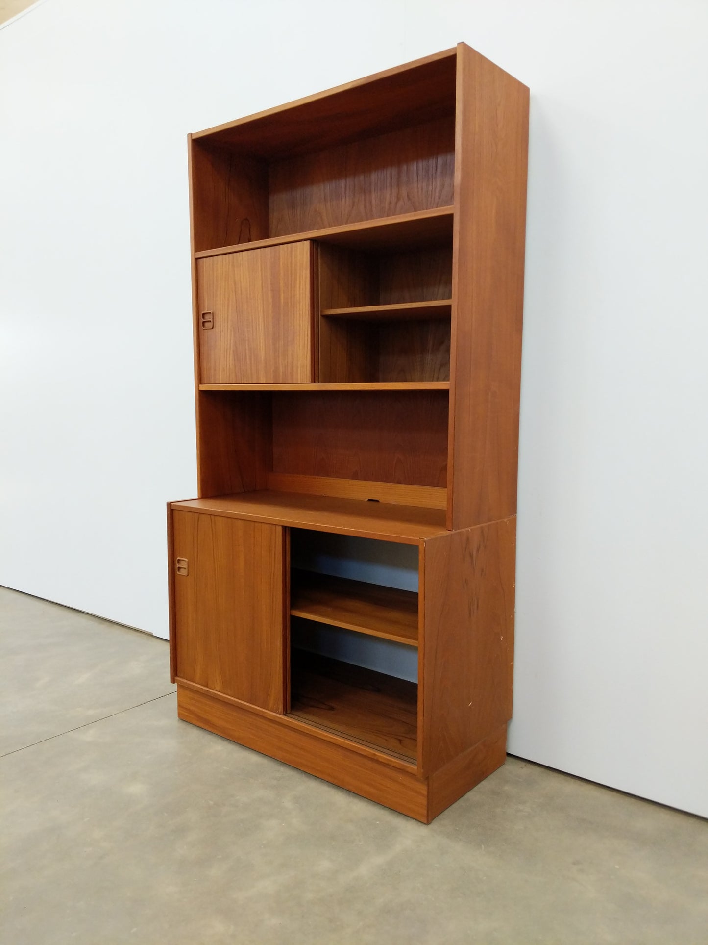 Vintage Danish Modern Teak Bookshelf / Cabinet