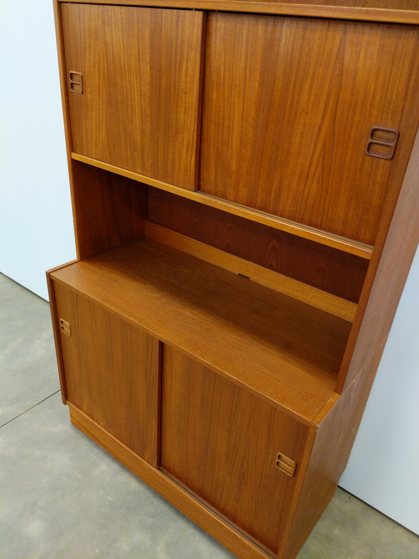Vintage Danish Modern Teak Bookshelf / Cabinet