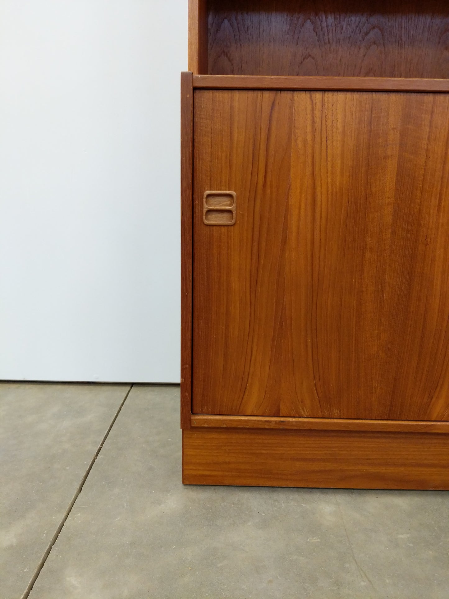 Vintage Danish Modern Teak Bookshelf / Cabinet