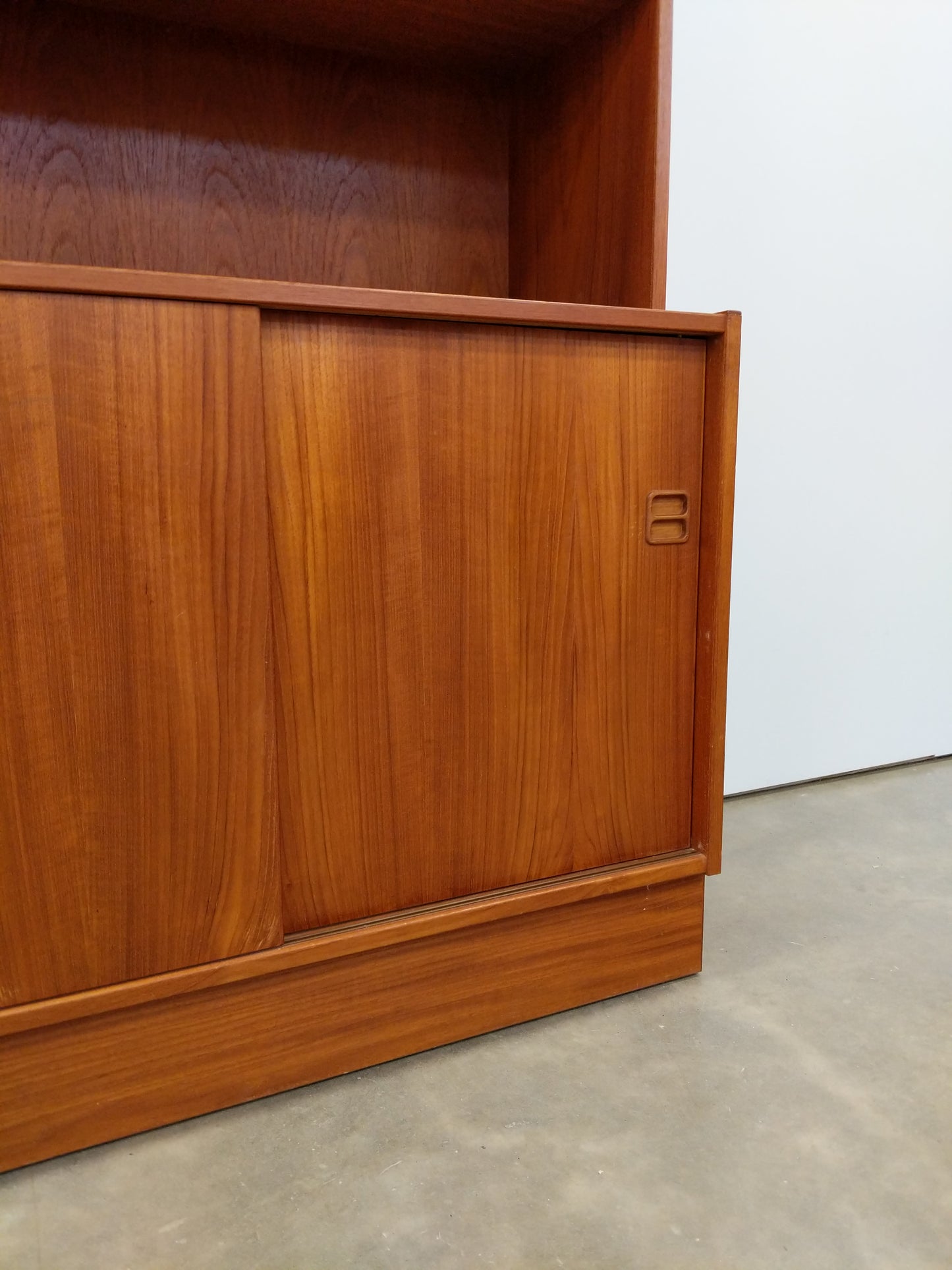 Vintage Danish Modern Teak Bookshelf / Cabinet