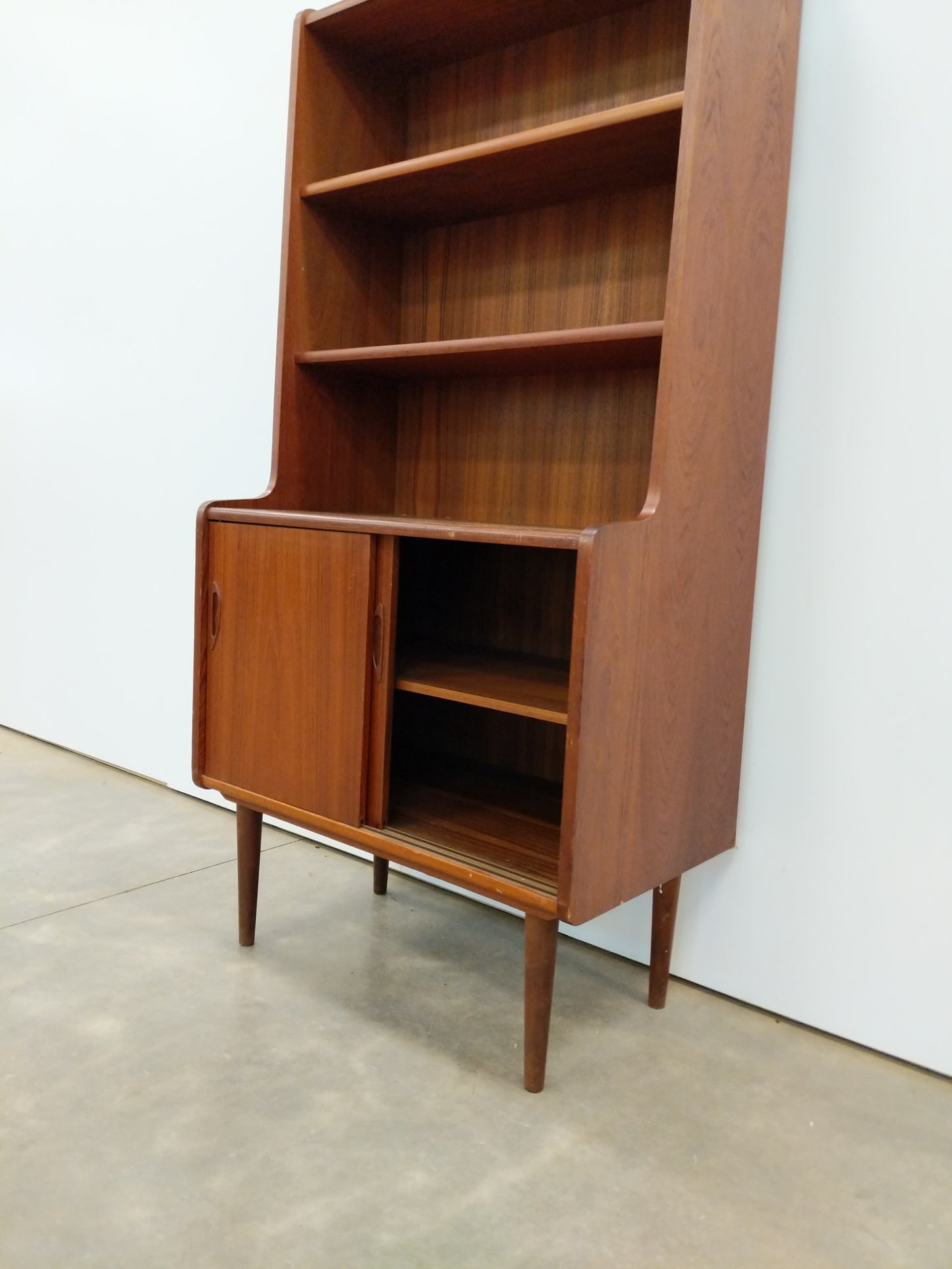 Vintage Danish Modern Teak Bookshelf / Cabinet