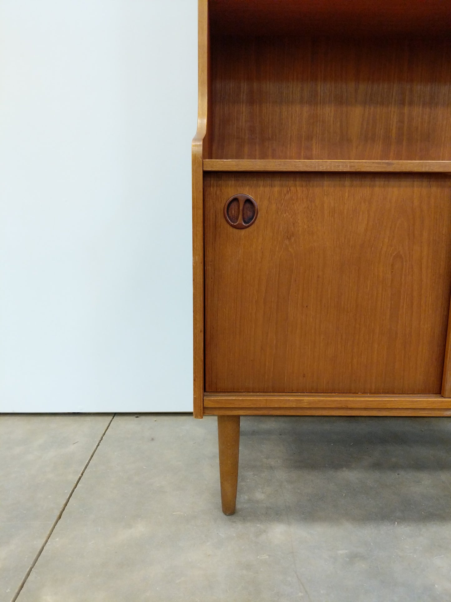 Vintage Danish Modern Teak Bookshelf / Cabinet