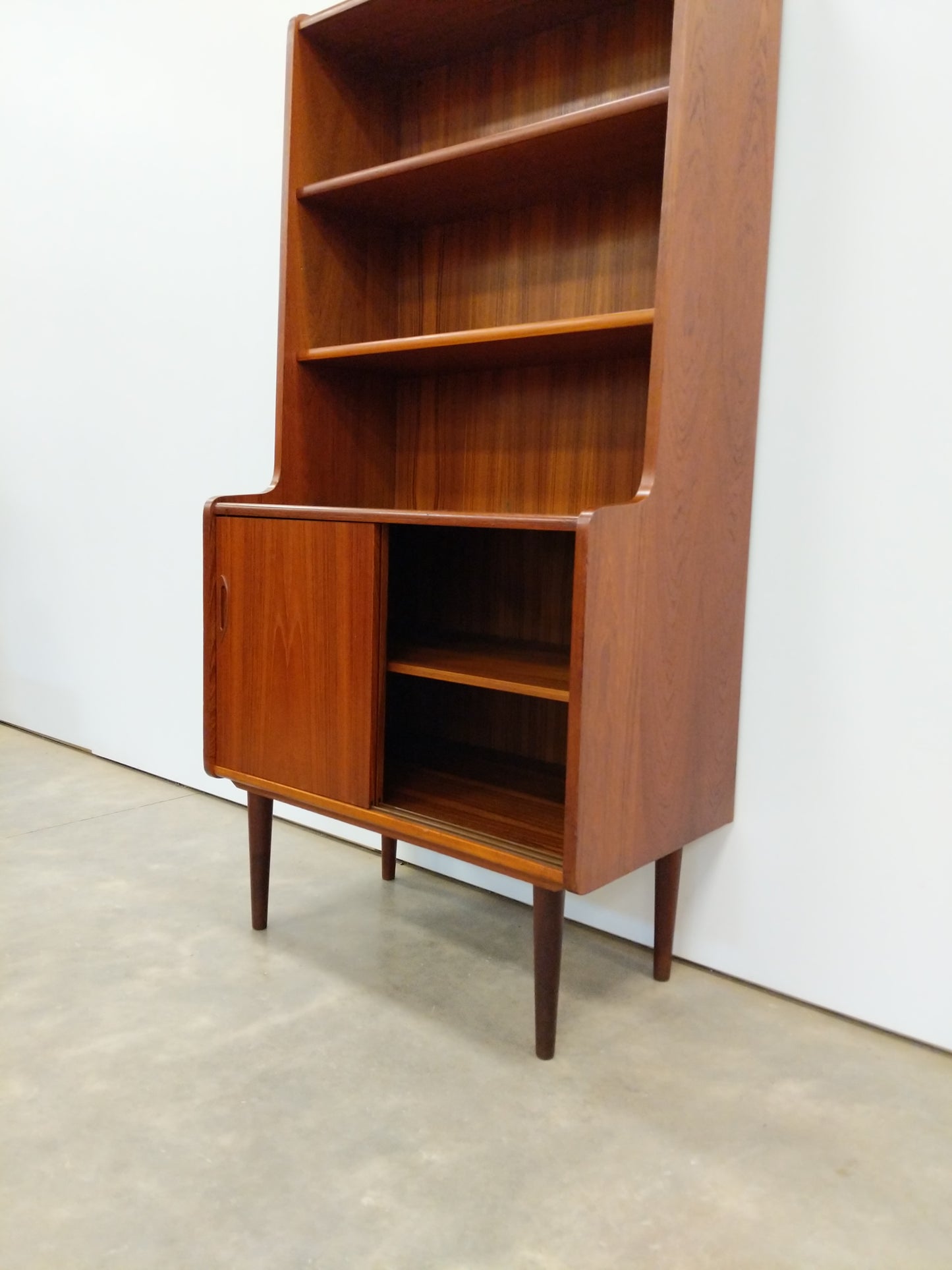 Vintage Danish Modern Teak Bookshelf / Cabinet