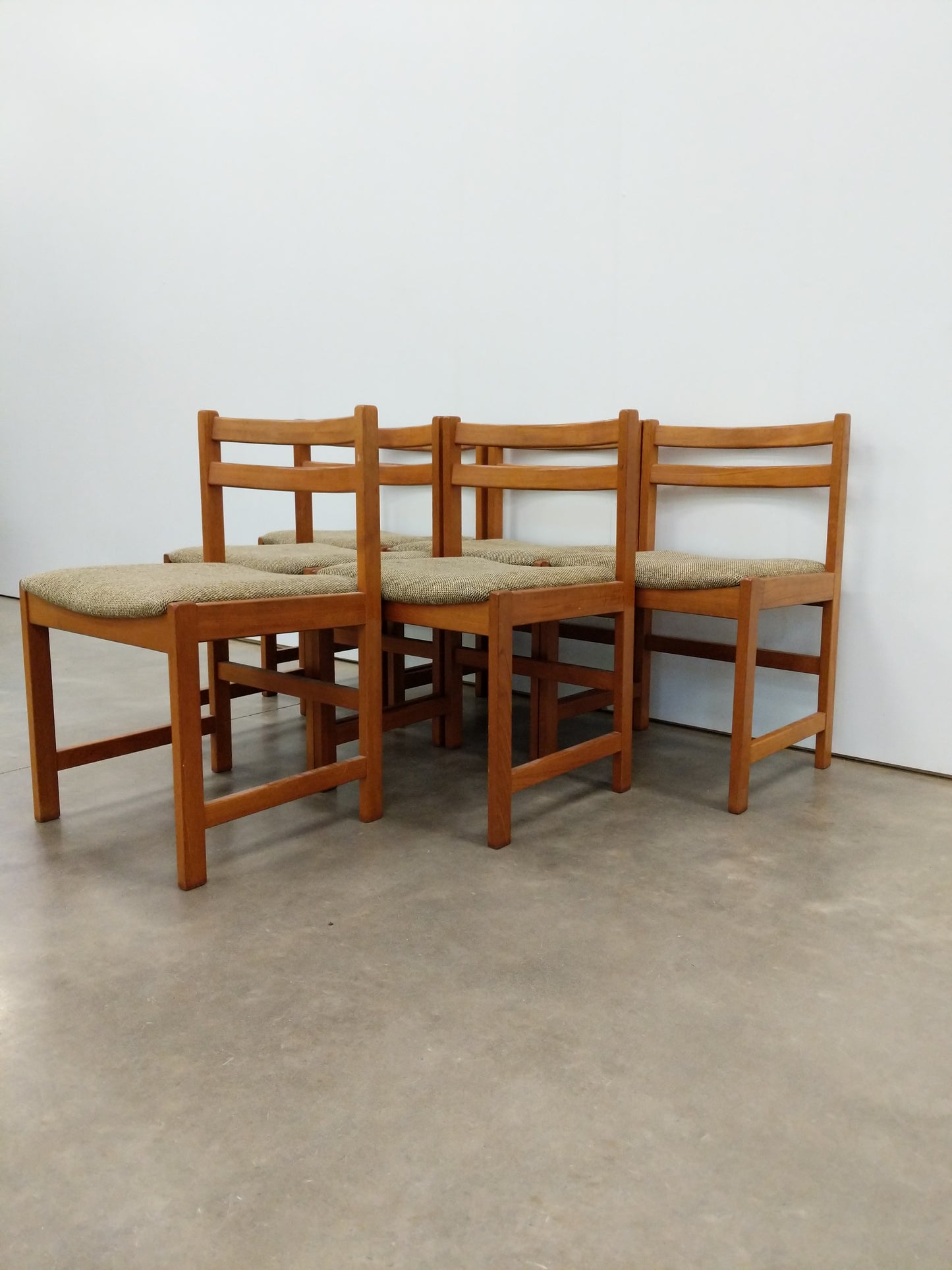 Set of 6 Vintage Danish Modern Dining Chairs by Vantinge