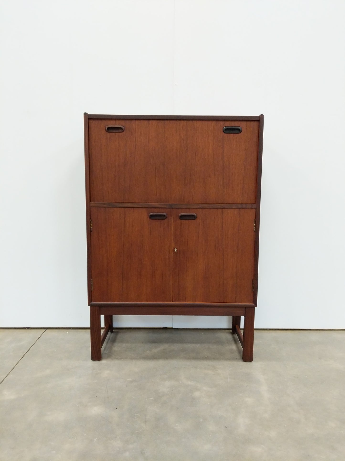 Vintage Mid Century Modern Teak Bar Cabinet