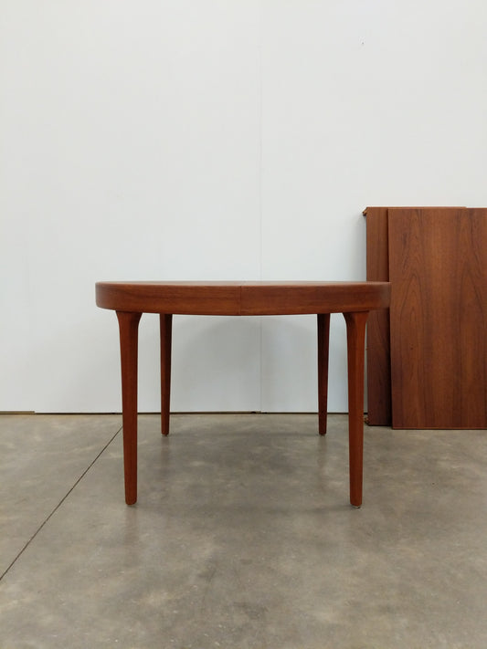 Vintage Danish Modern Teak Extendable Dining Table by Svend Åge Madsen