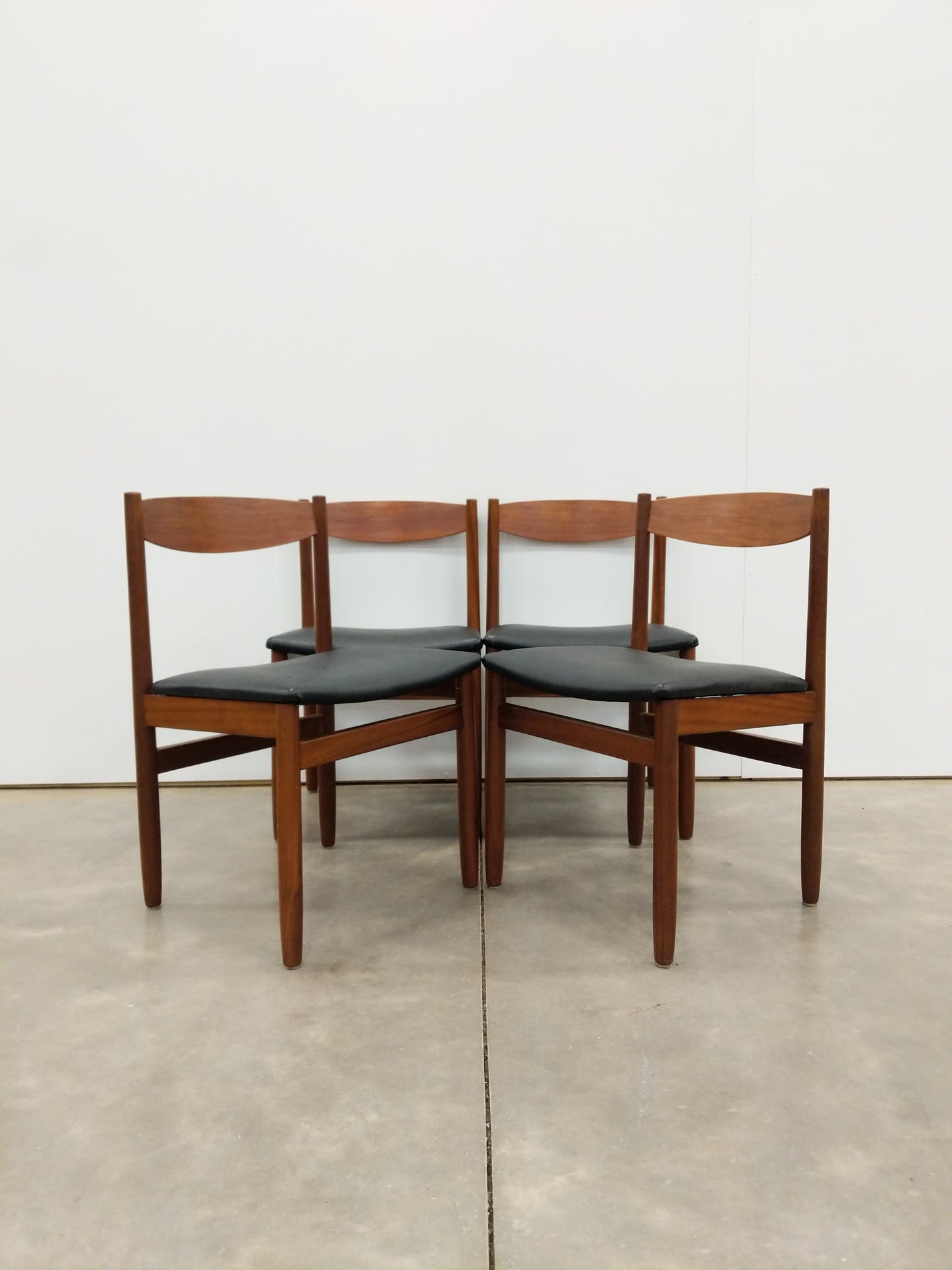 Set of 4 Vintage Mid Century Modern Dining Chairs