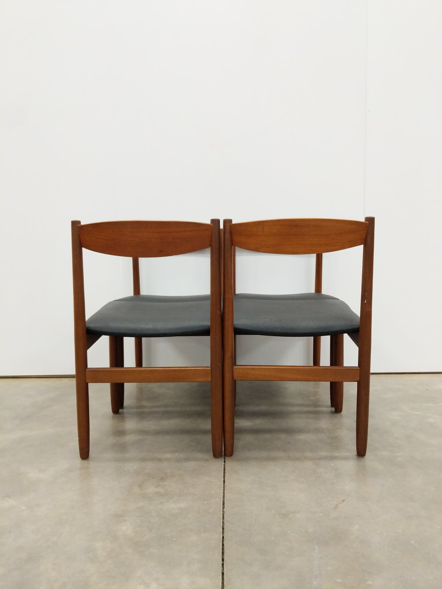 Set of 4 Vintage Mid Century Modern Dining Chairs