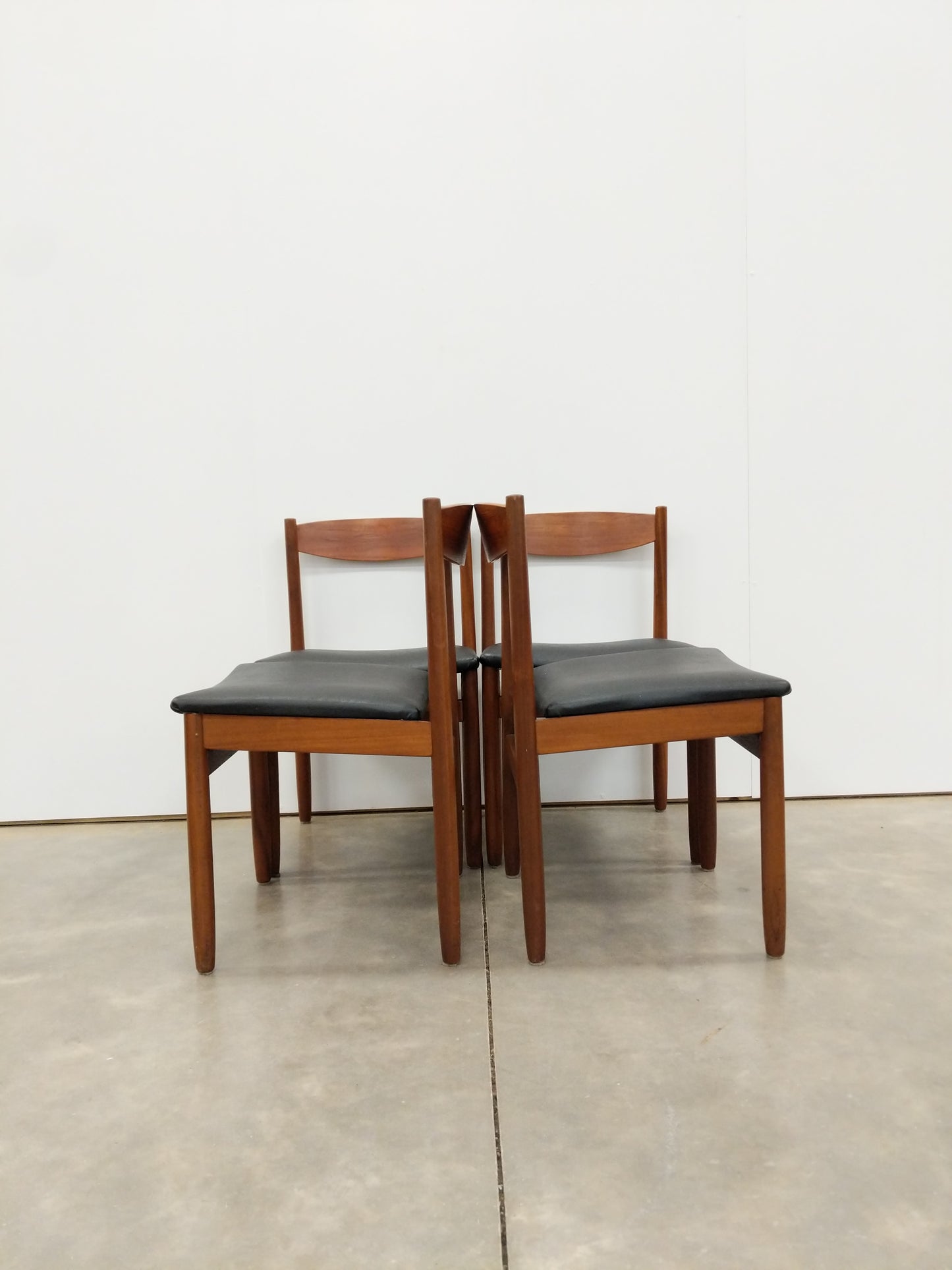 Set of 4 Vintage Mid Century Modern Dining Chairs