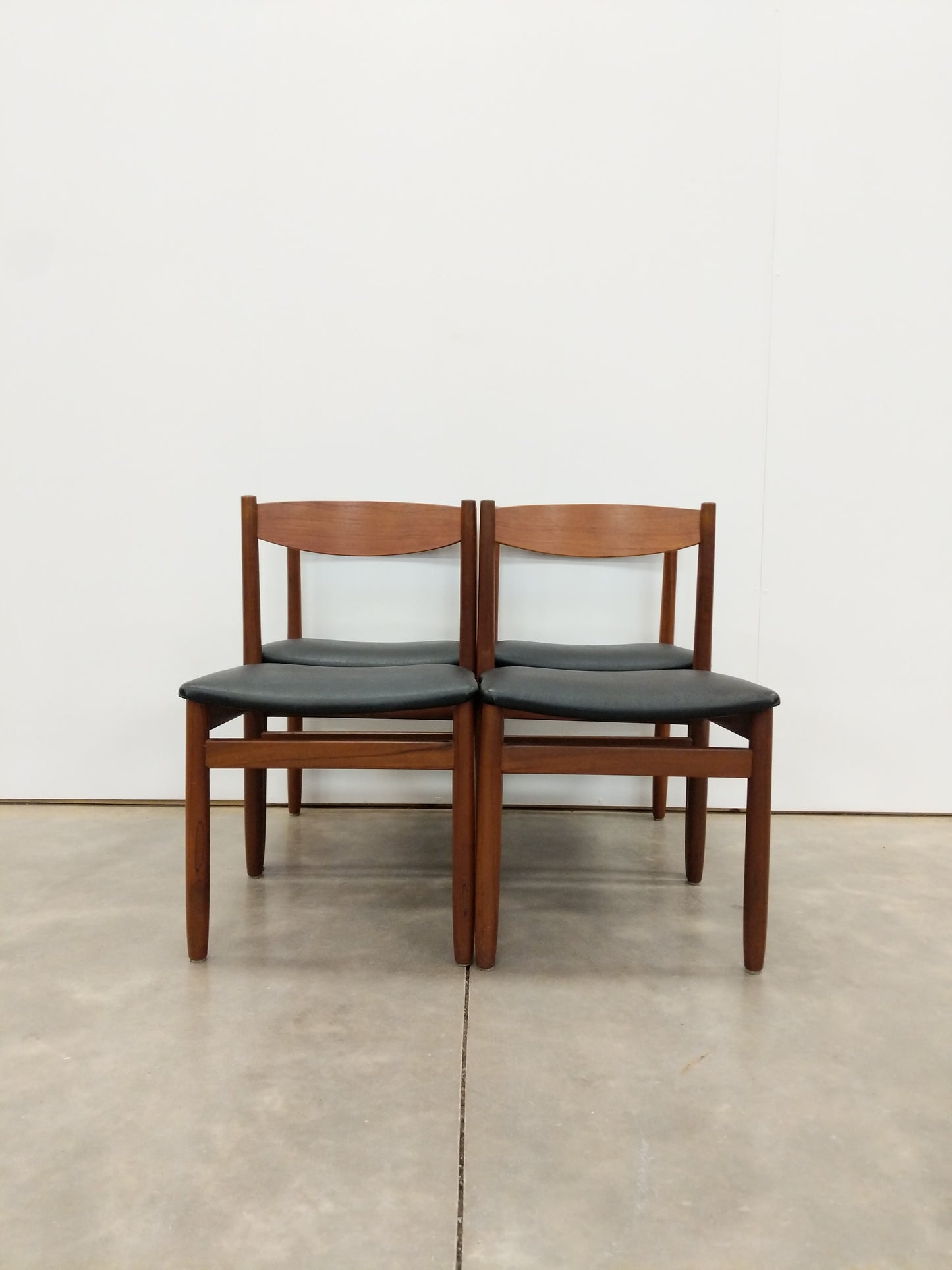 Set of 4 Vintage Mid Century Modern Dining Chairs