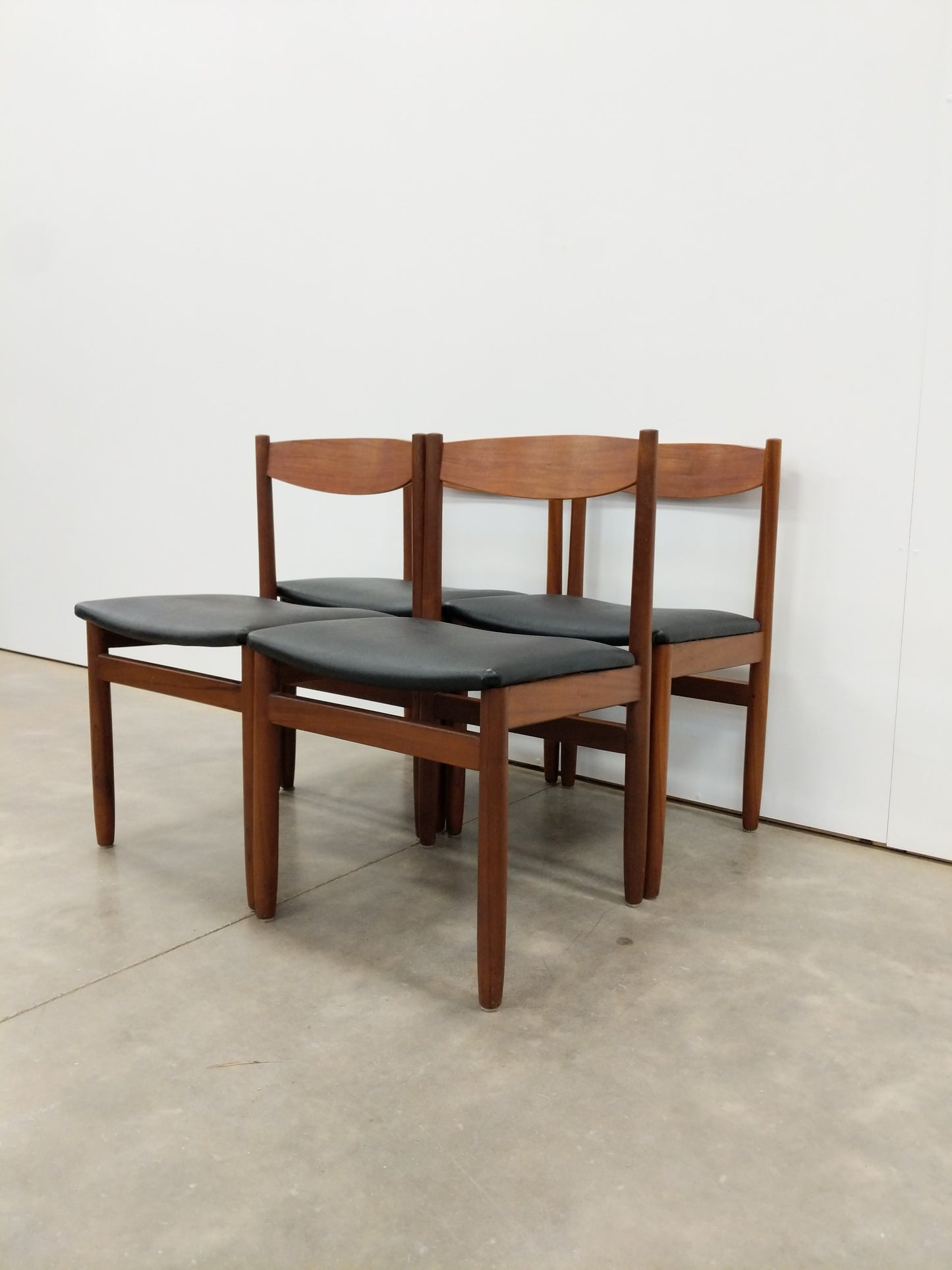 Set of 4 Vintage Mid Century Modern Dining Chairs