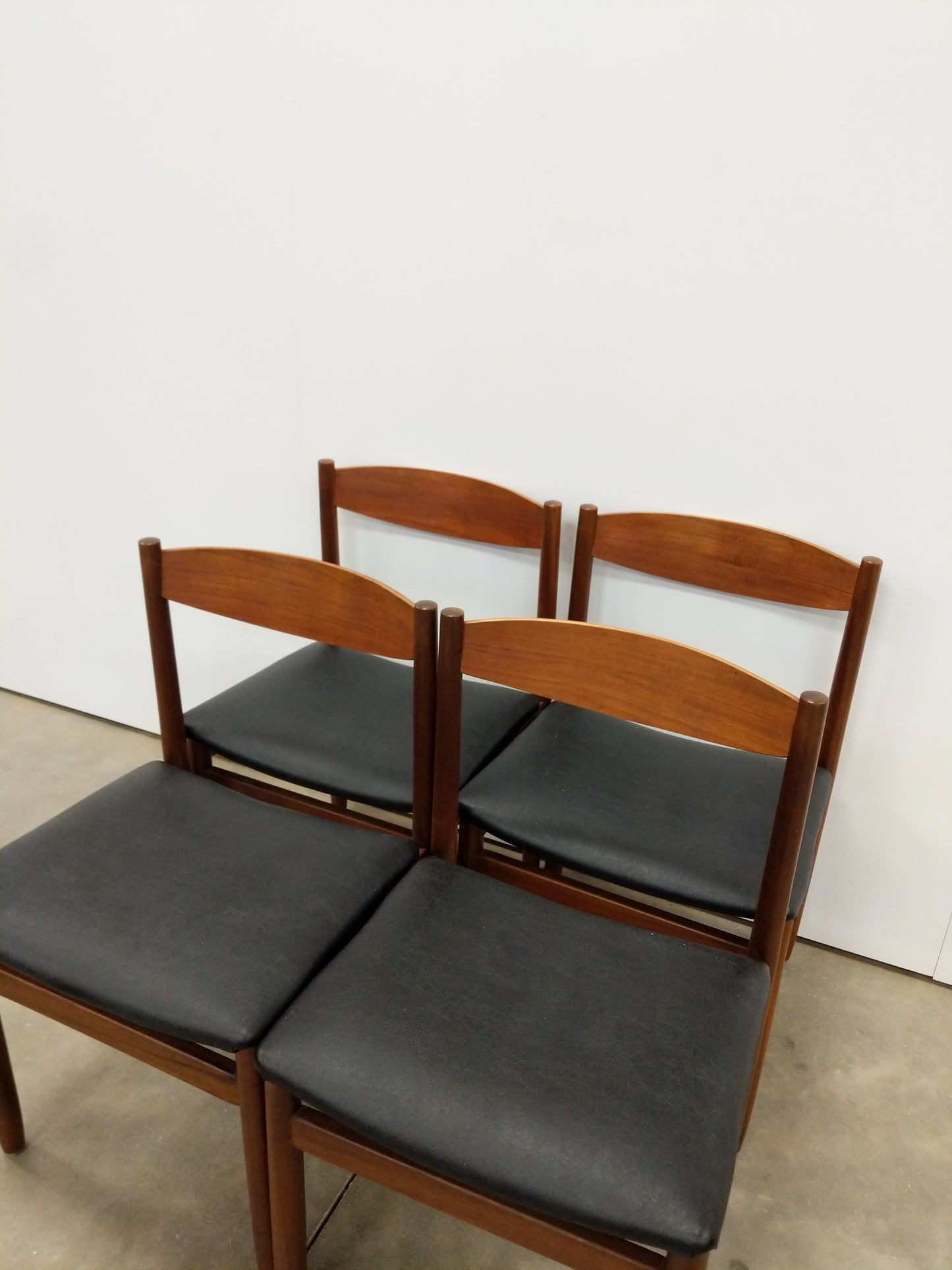Set of 4 Vintage Mid Century Modern Dining Chairs