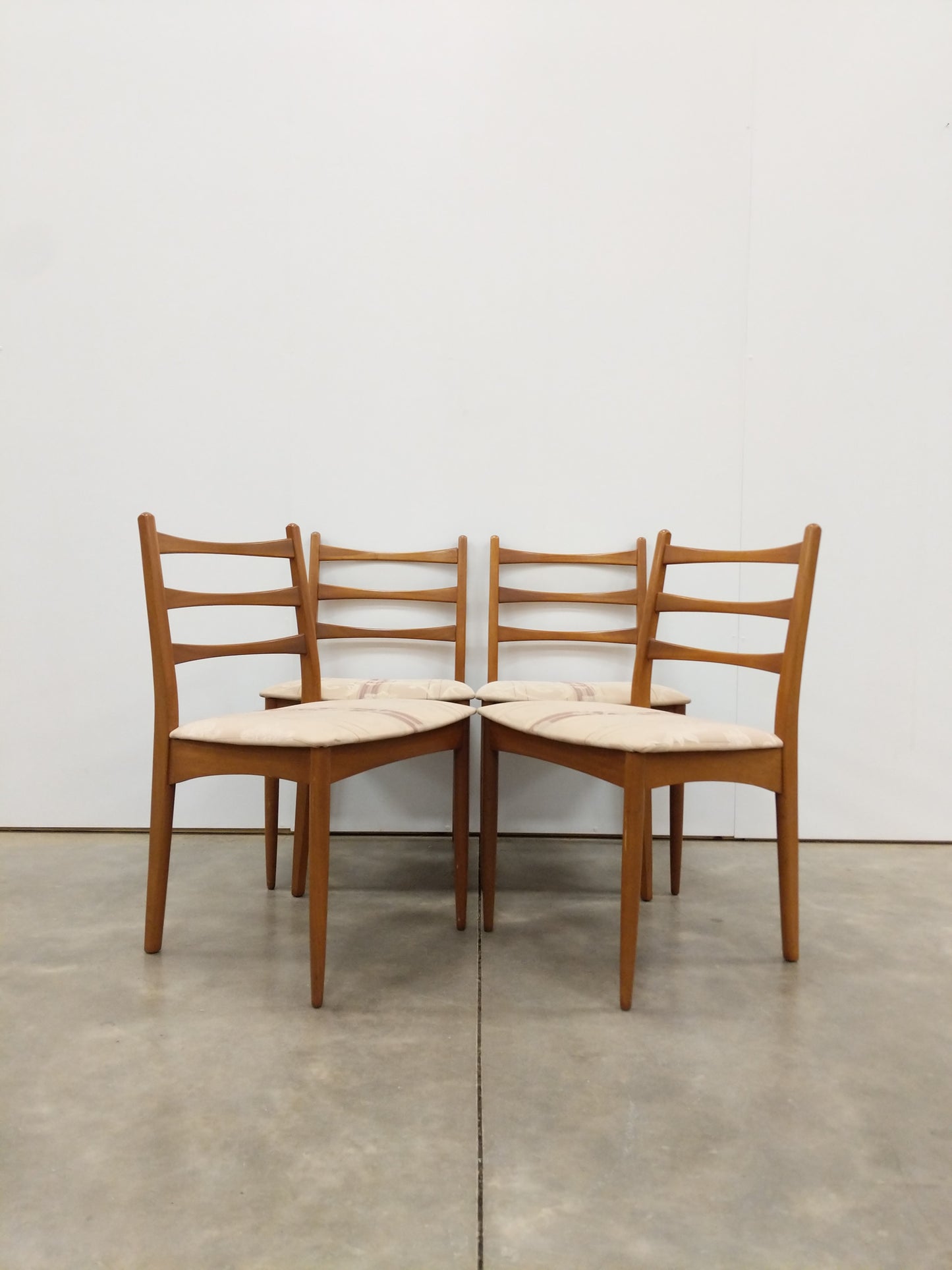 Set of 4 Vintage Mid Century Modern Dining Chairs