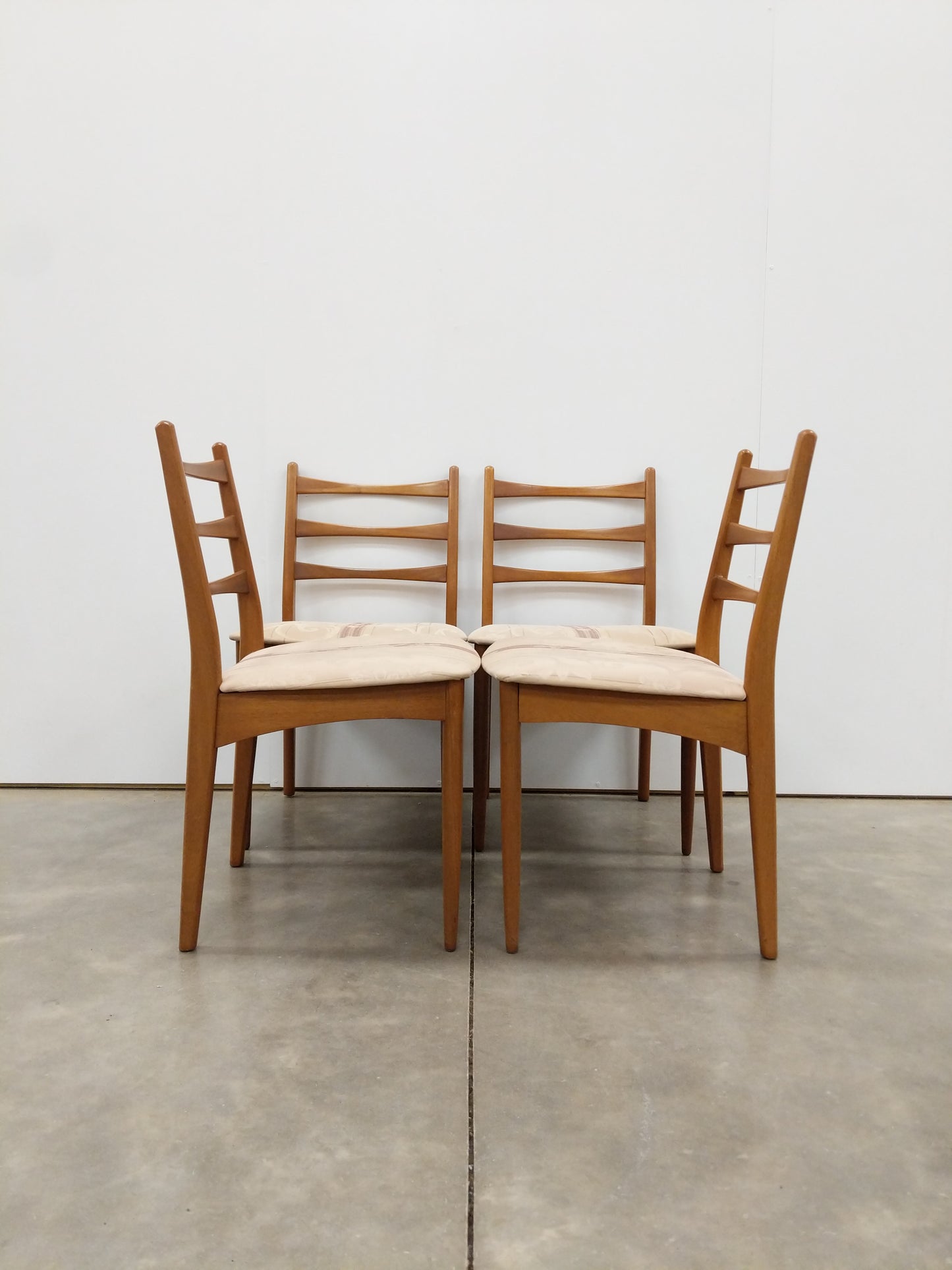 Set of 4 Vintage Mid Century Modern Dining Chairs