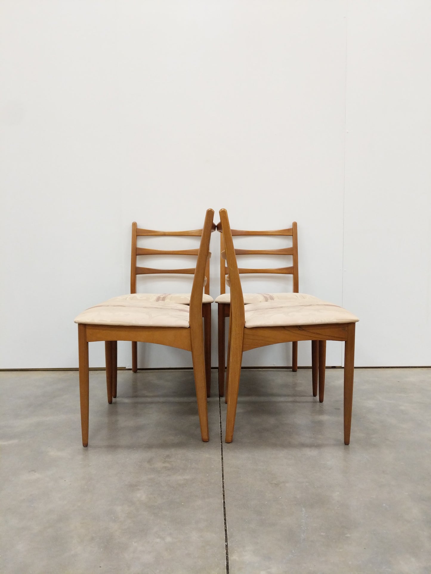 Set of 4 Vintage Mid Century Modern Dining Chairs