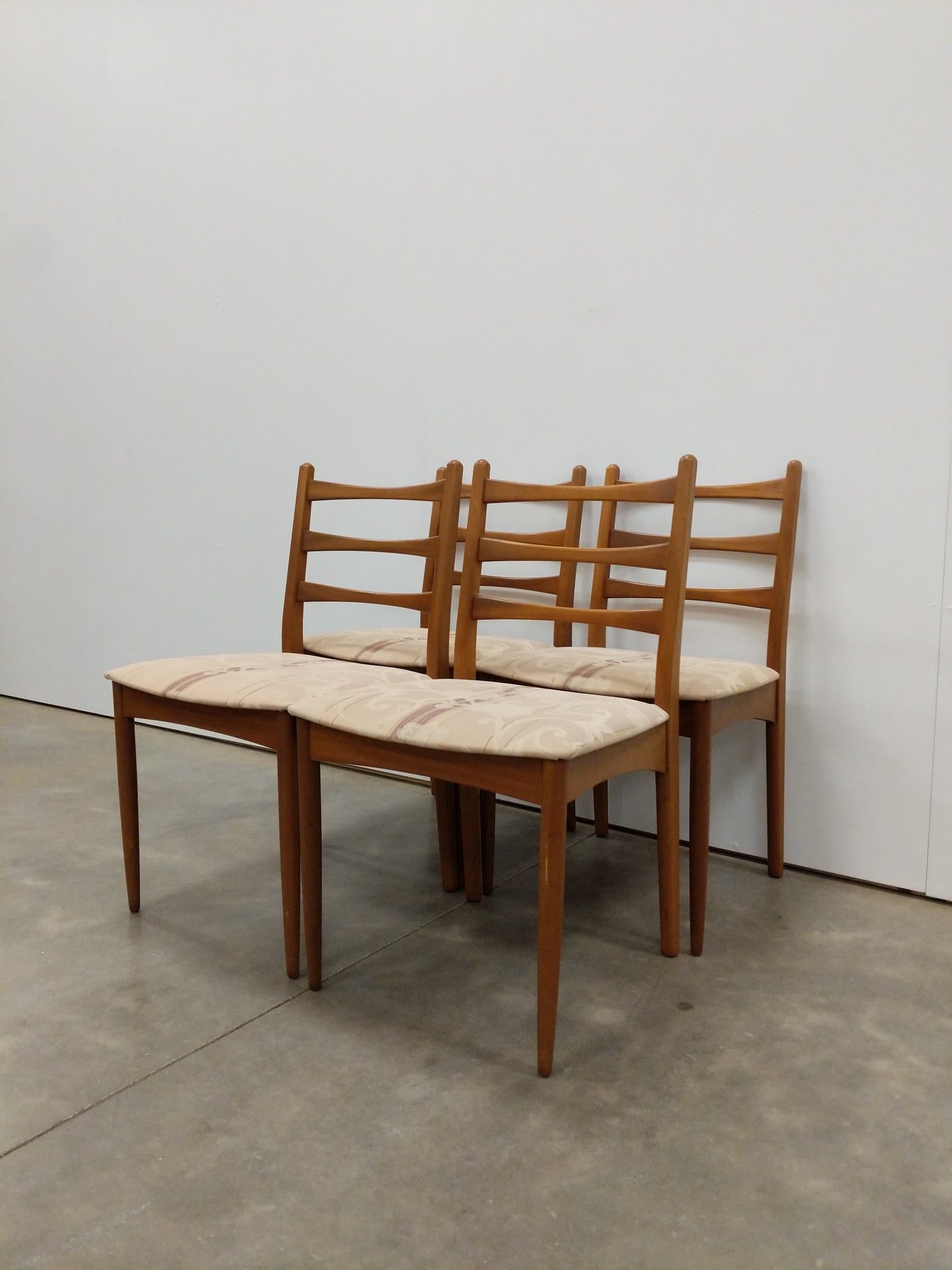 Set of 4 Vintage Mid Century Modern Dining Chairs