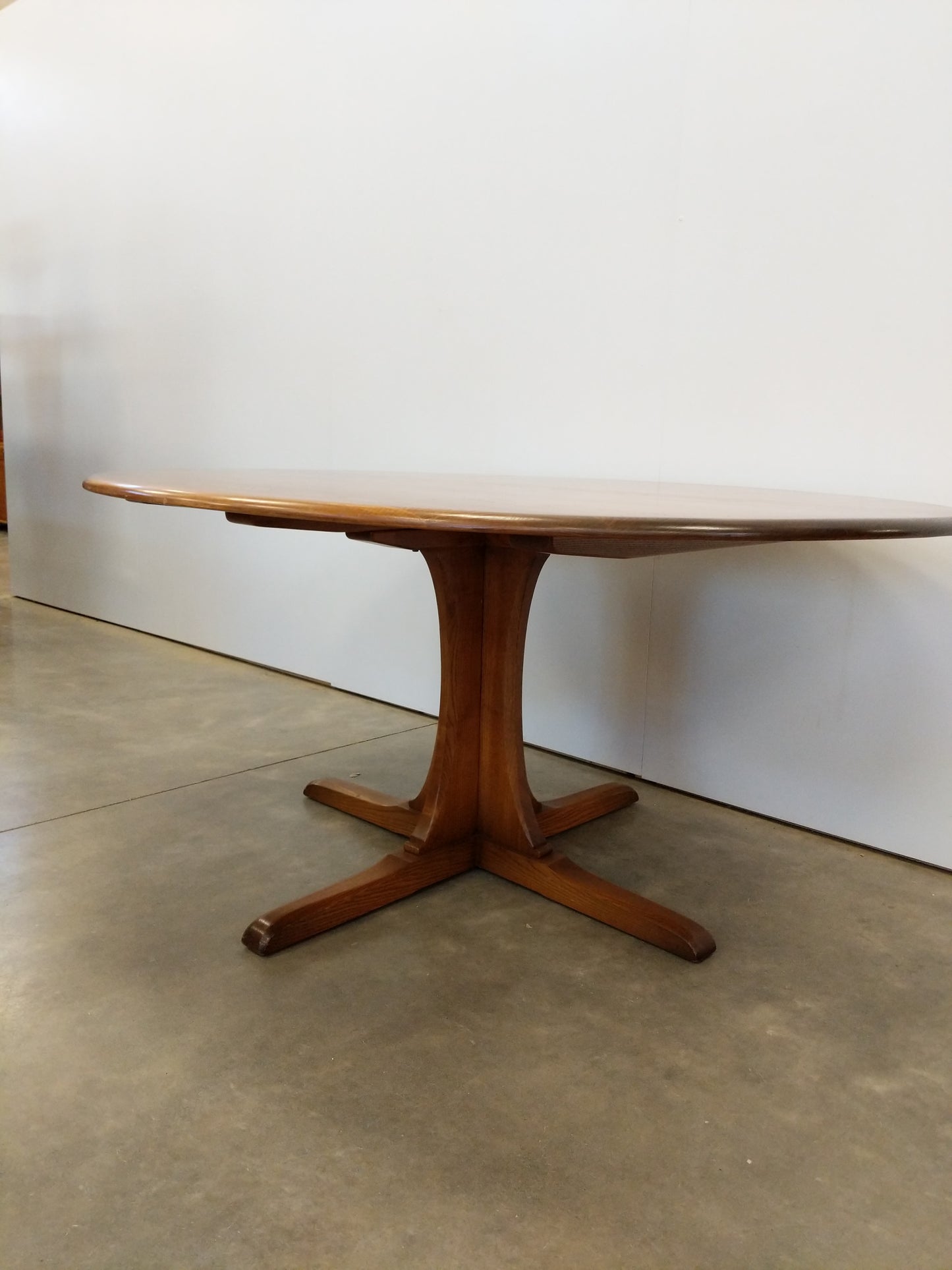 Vintage Pedestal Dining Table by Ercol