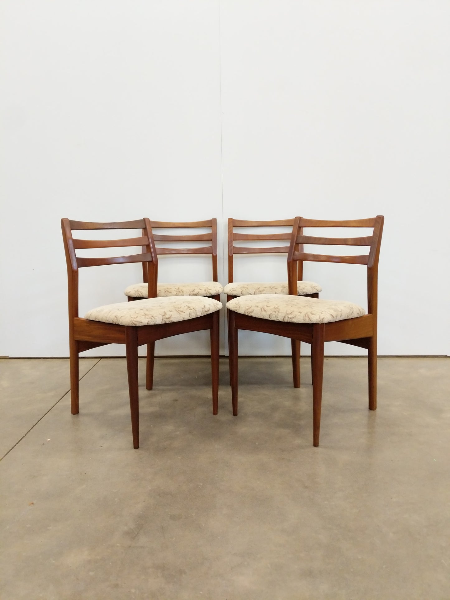 Set of 4 Vintage Mid Century Modern Dining Chairs