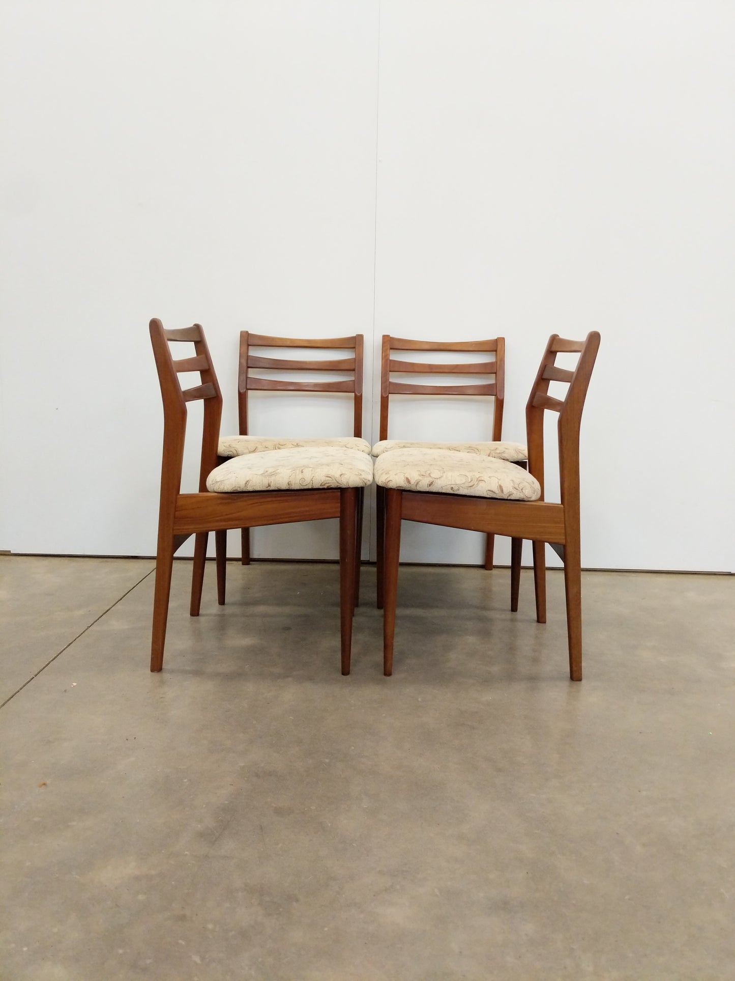 Set of 4 Vintage Mid Century Modern Dining Chairs
