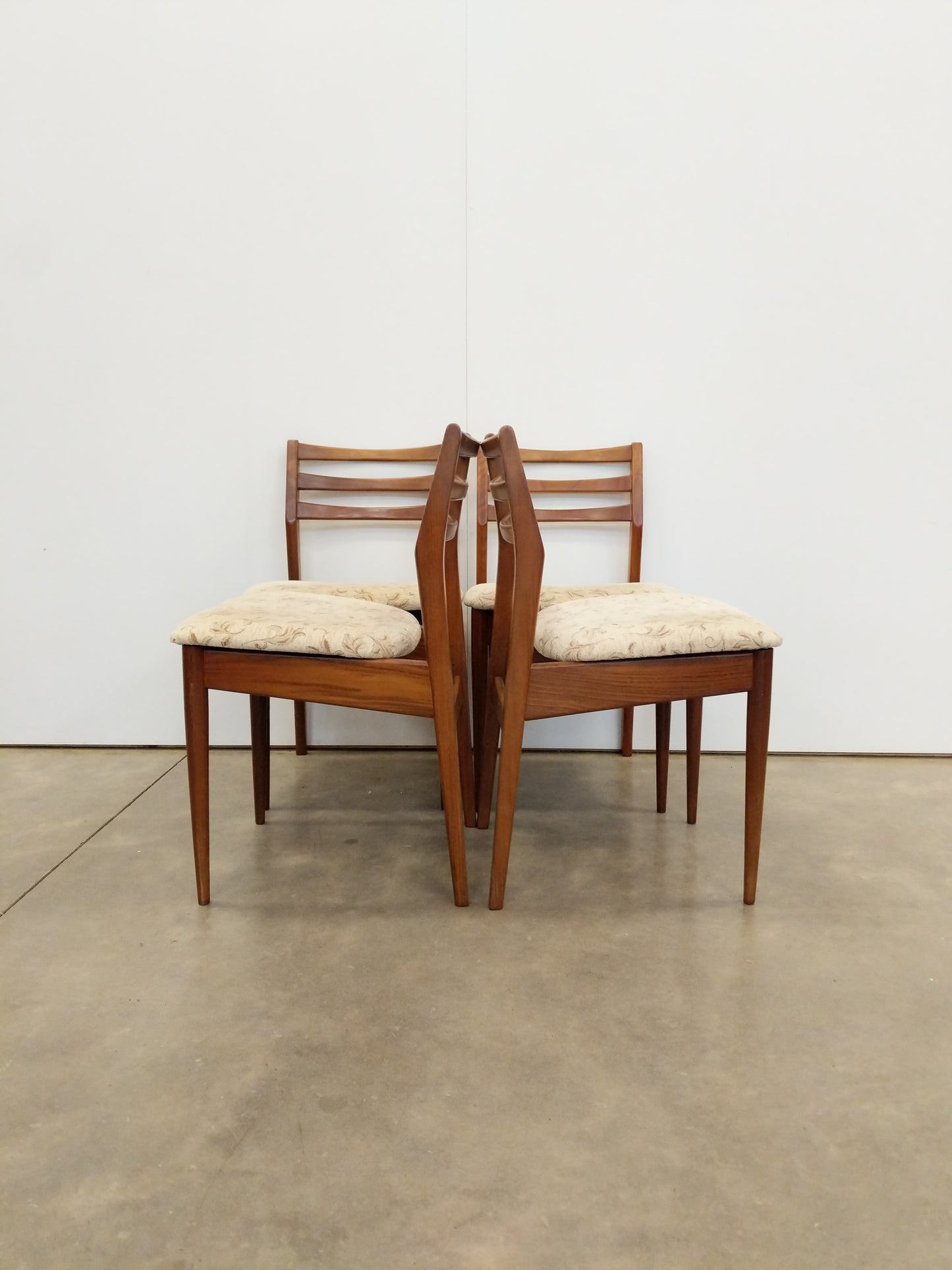 Set of 4 Vintage Mid Century Modern Dining Chairs