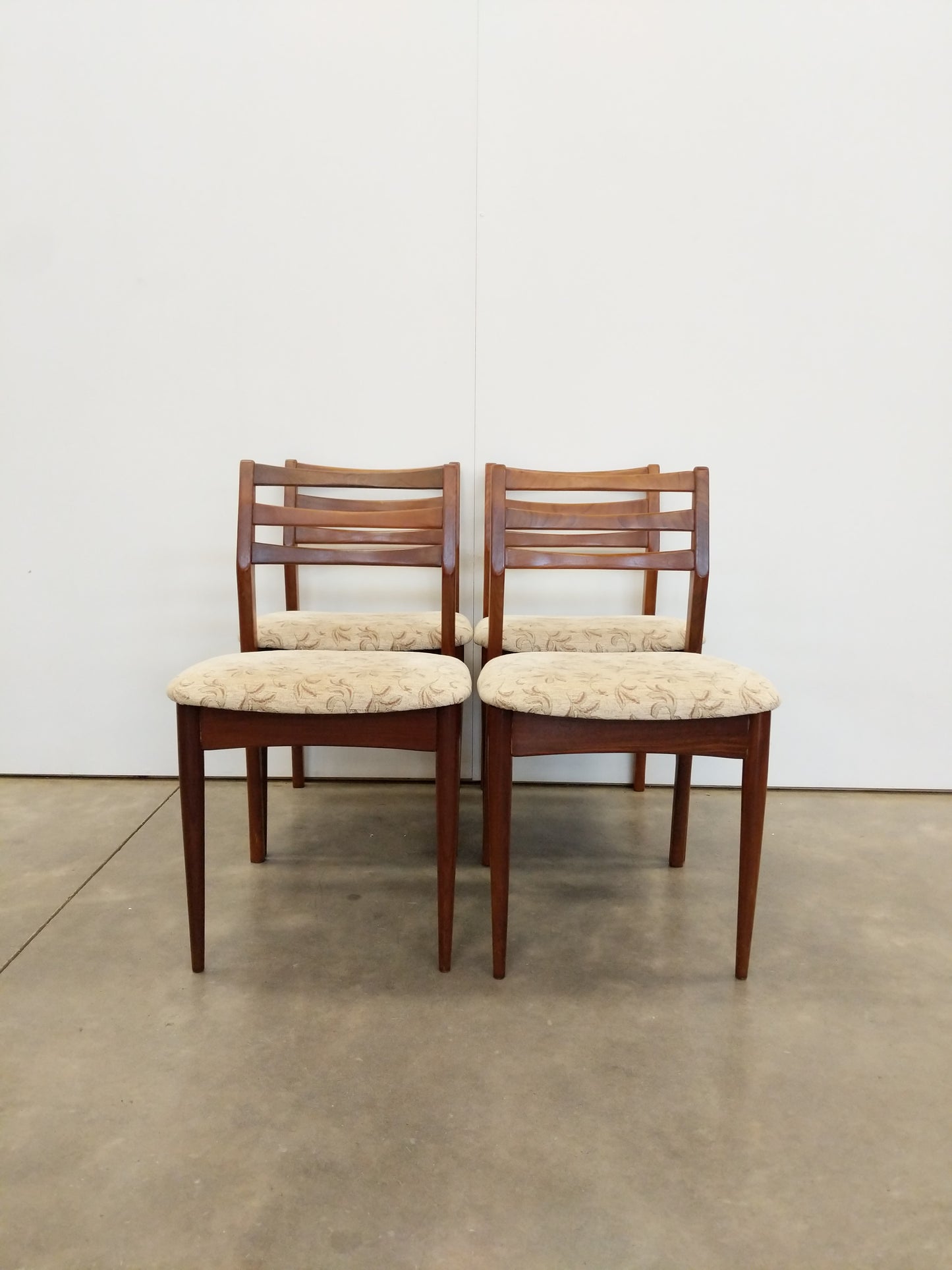 Set of 4 Vintage Mid Century Modern Dining Chairs