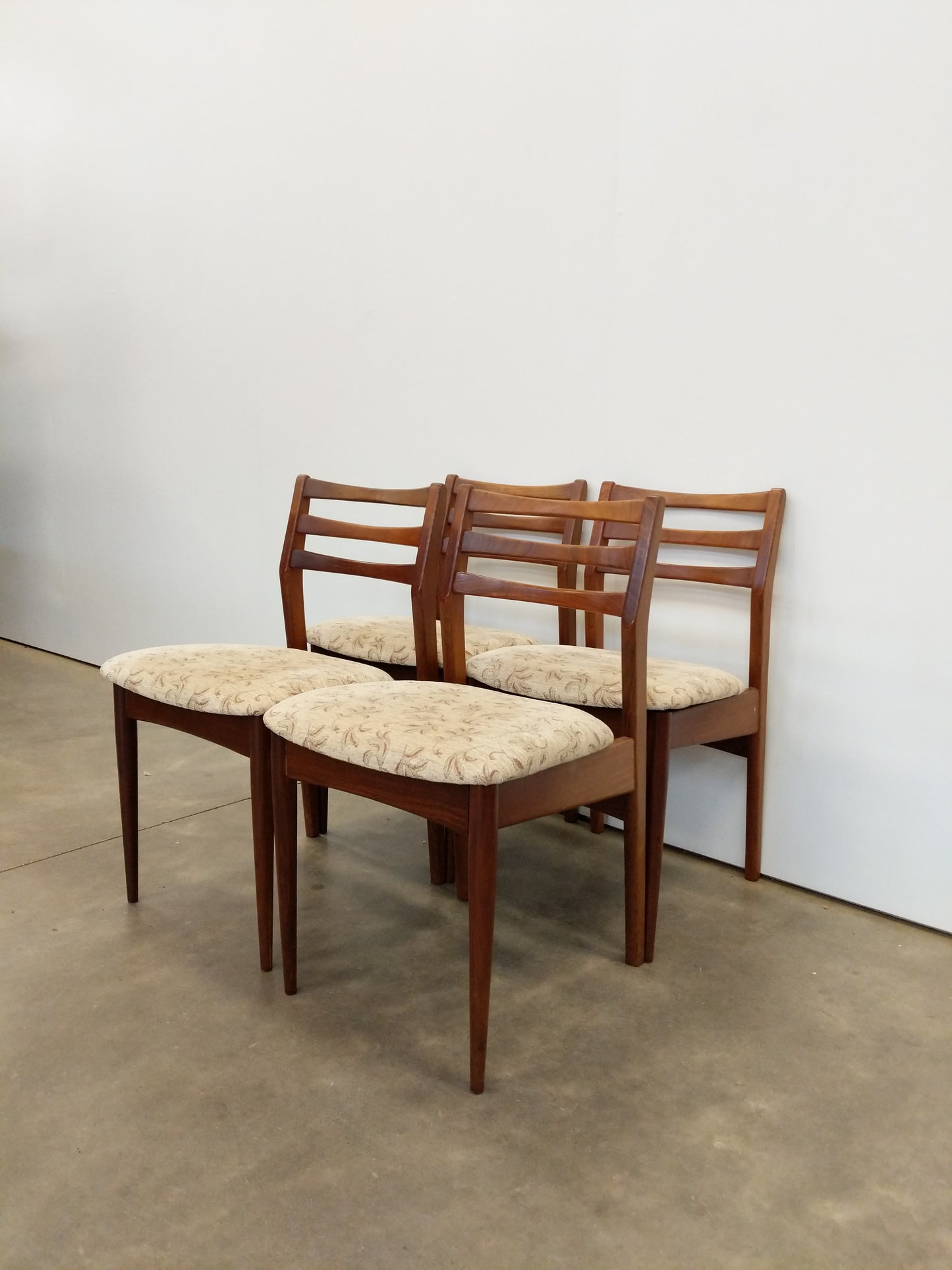 Set of 4 Vintage Mid Century Modern Dining Chairs
