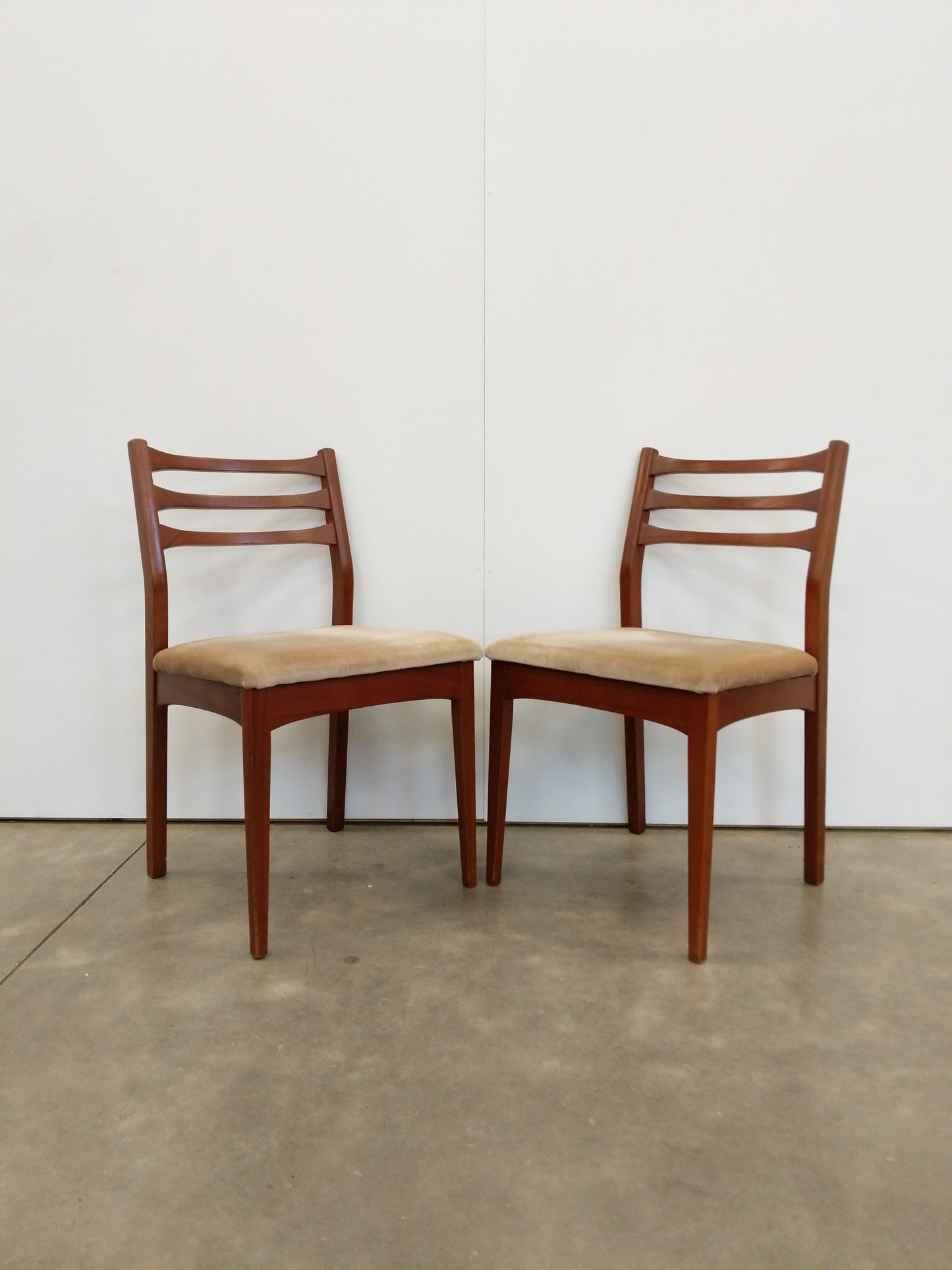Pair Vintage Mid Century Modern Dining Chairs