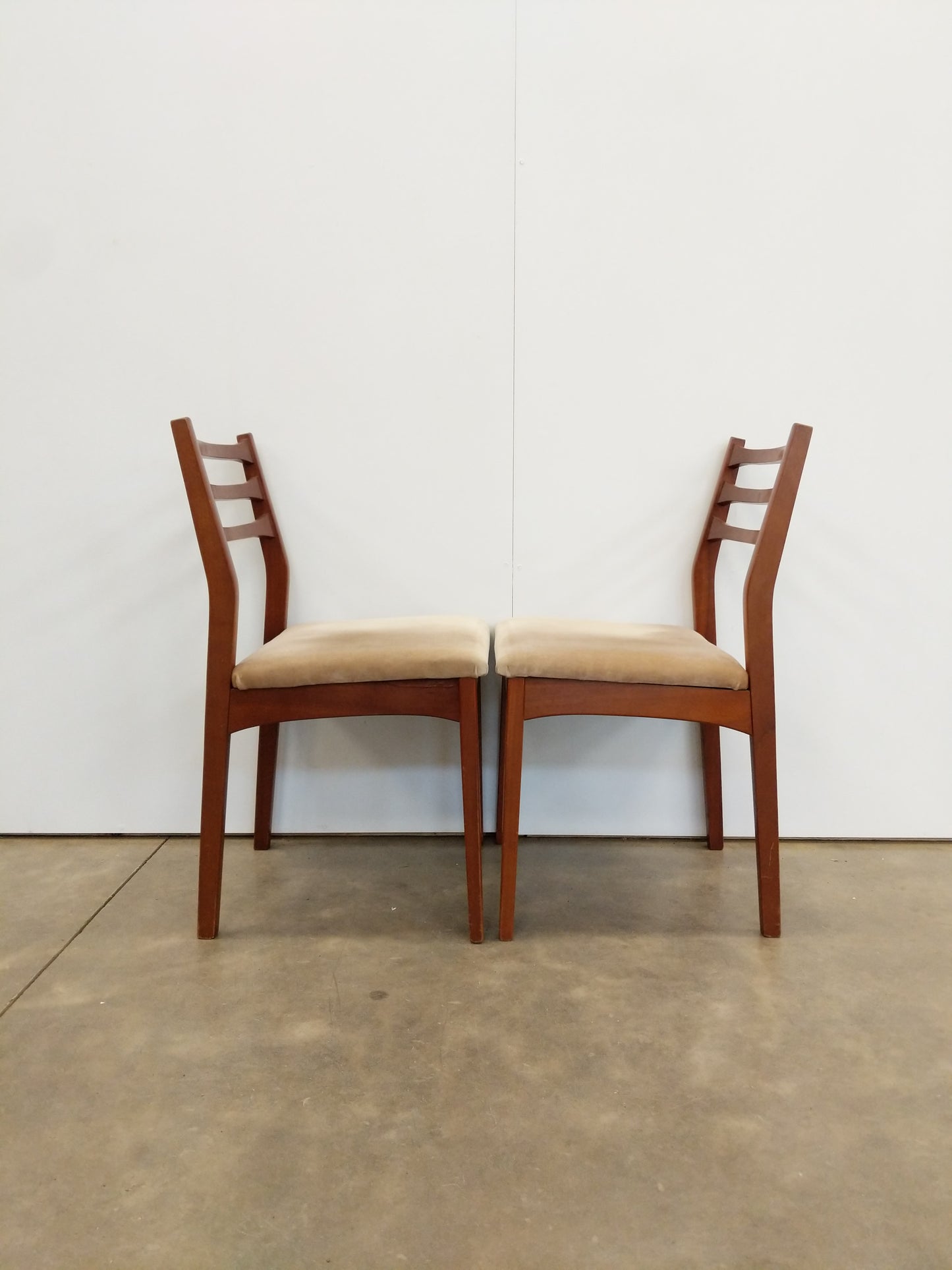 Pair Vintage Mid Century Modern Dining Chairs