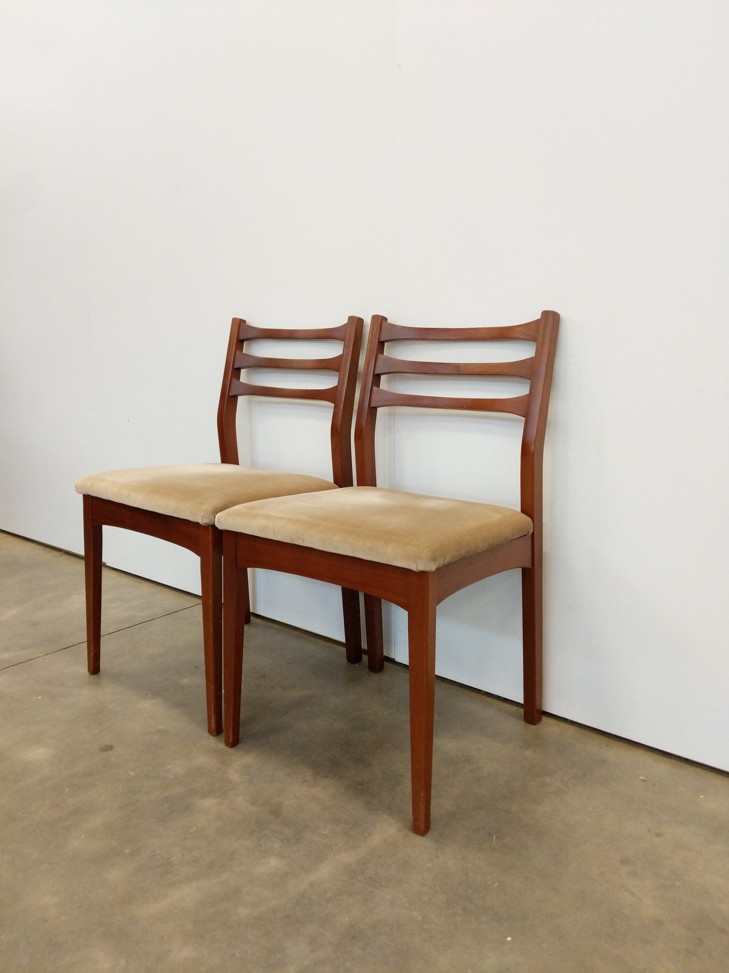 Pair Vintage Mid Century Modern Dining Chairs