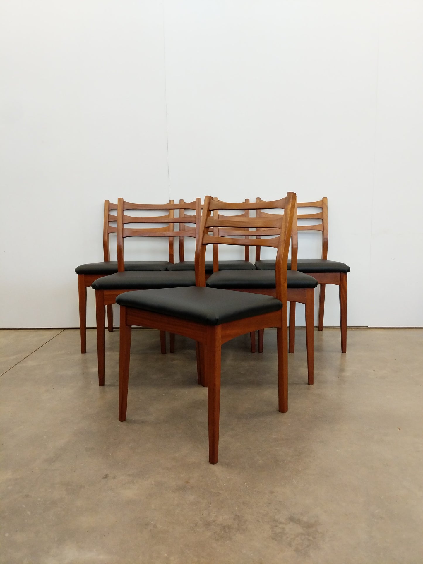 Set of 6 Vintage Mid Century Modern Dining Chairs