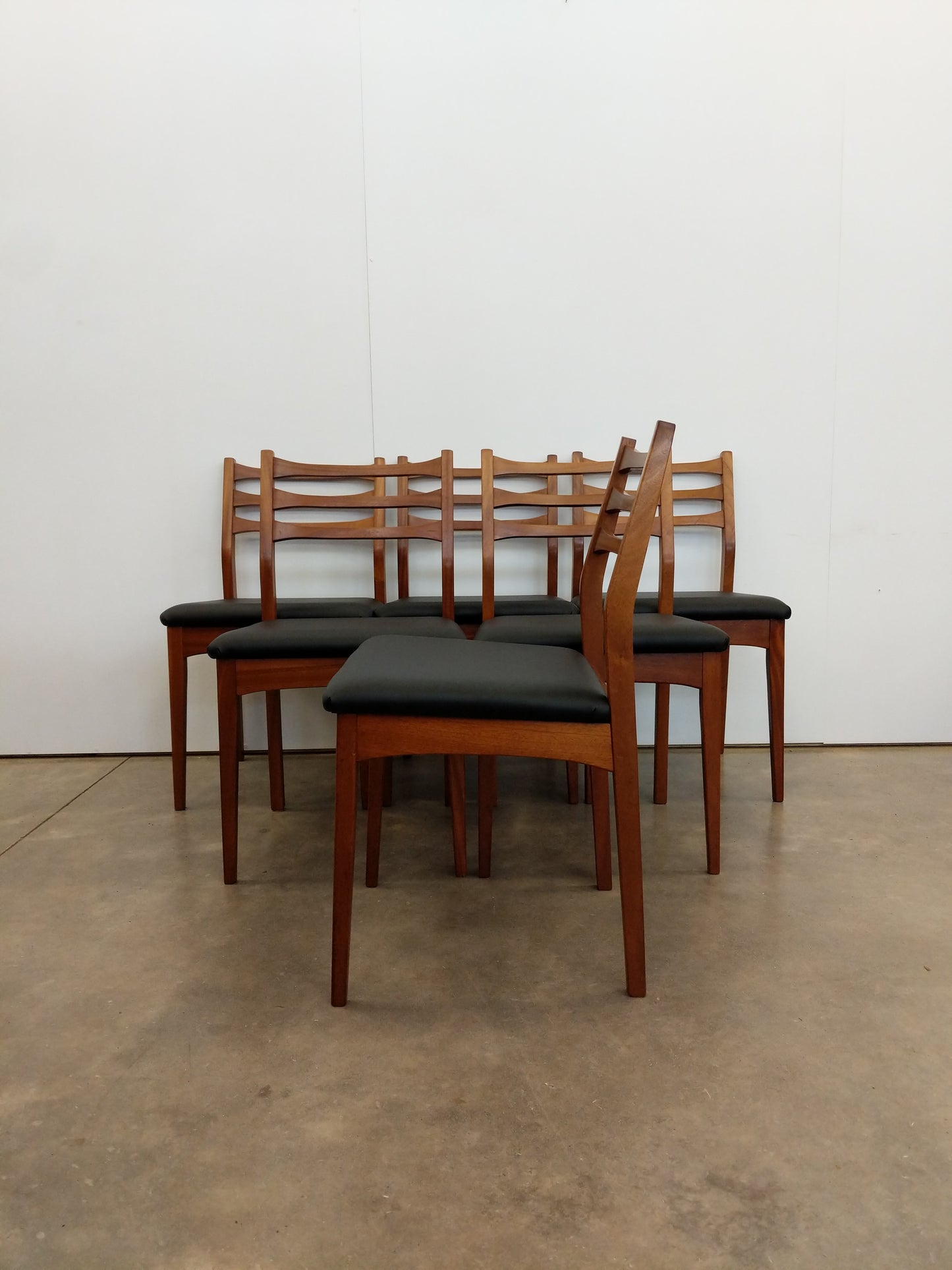 Set of 6 Vintage Mid Century Modern Dining Chairs