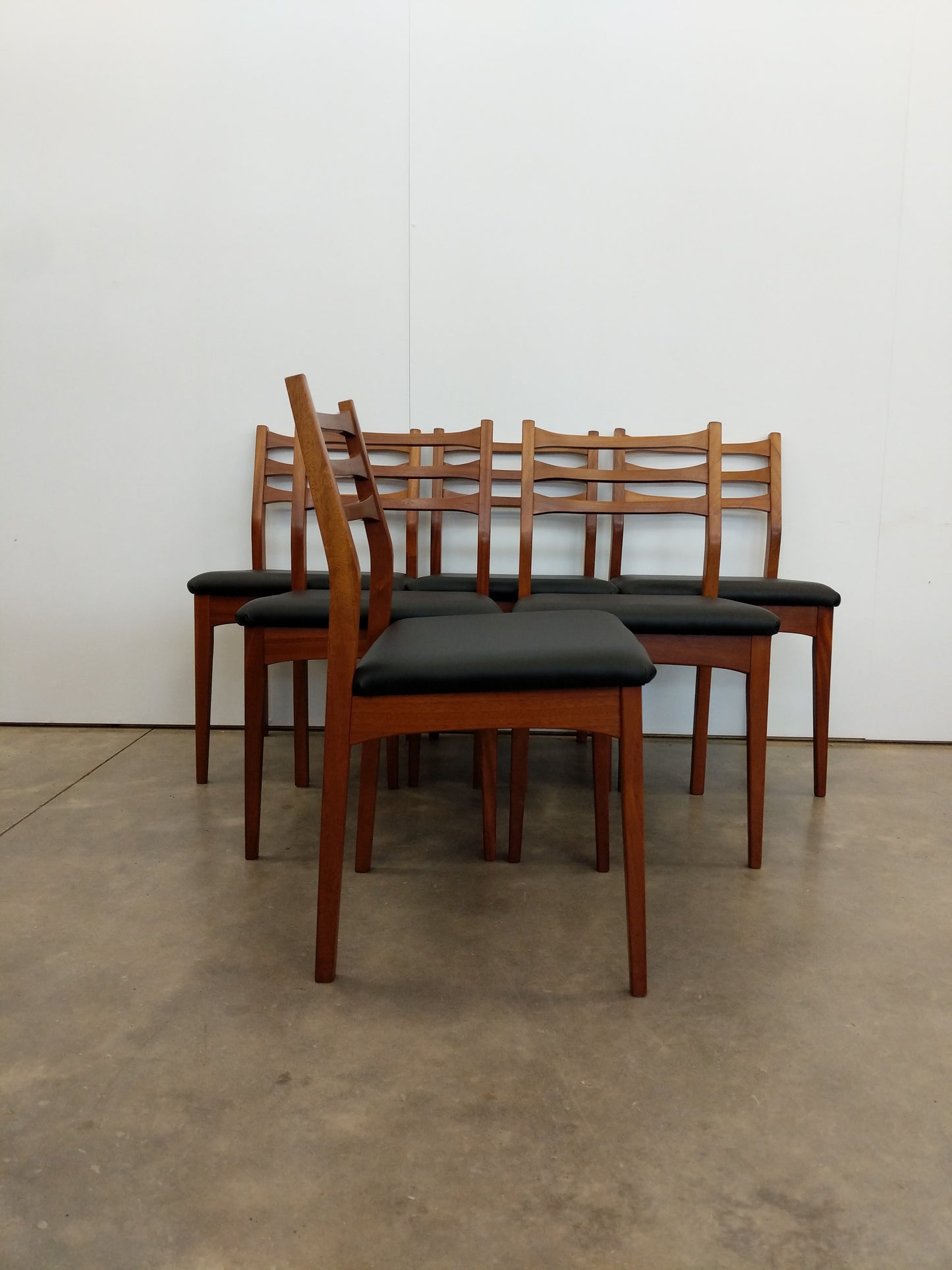 Set of 6 Vintage Mid Century Modern Dining Chairs