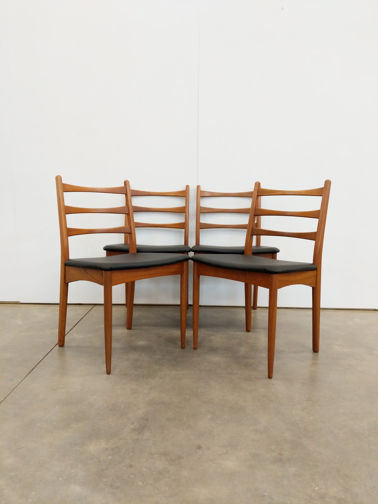 Set of 4 Vintage Mid Century Modern Dining Chairs by Greaves & Thomas