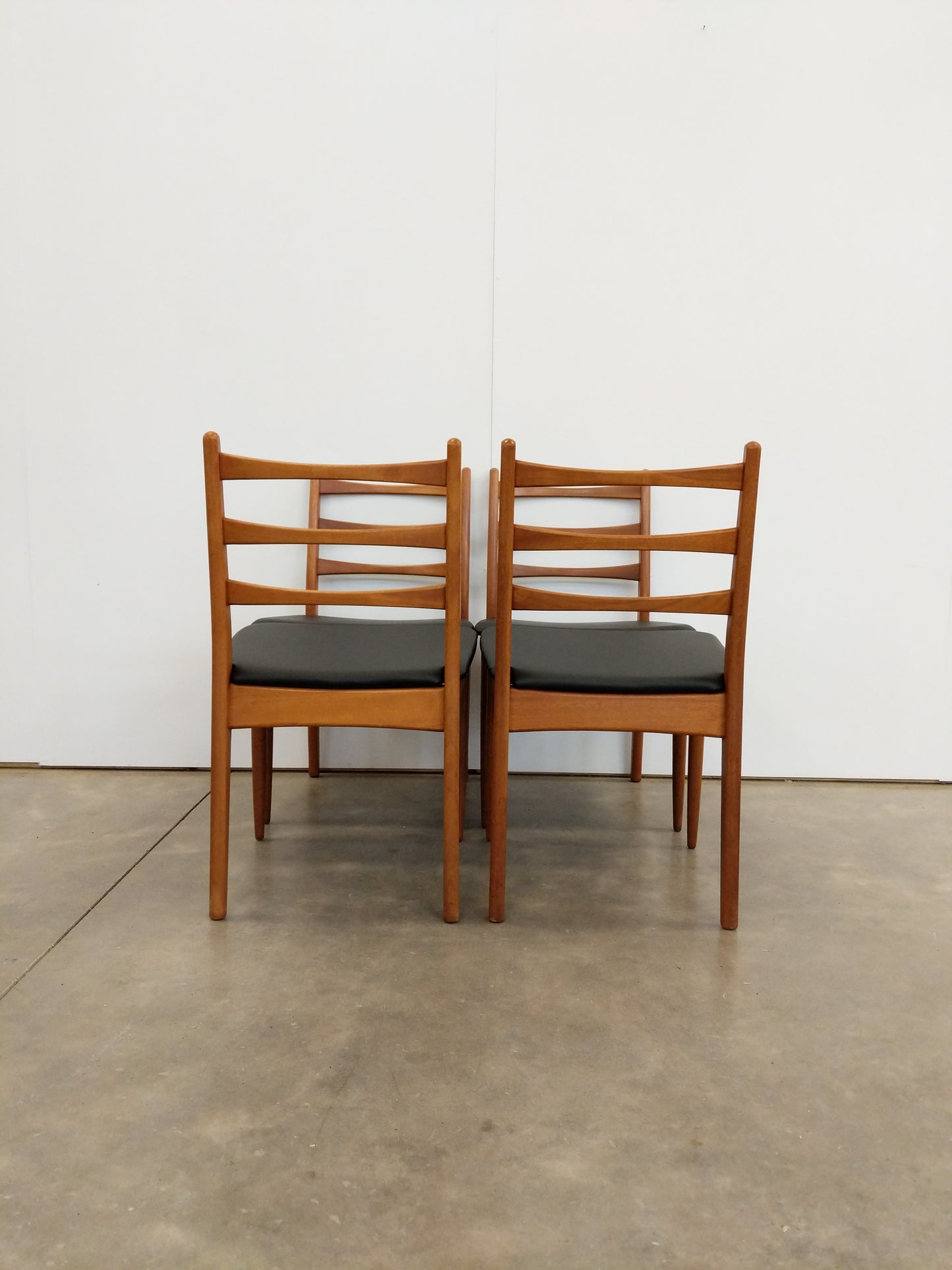 Set of 4 Vintage Mid Century Modern Dining Chairs by Greaves & Thomas