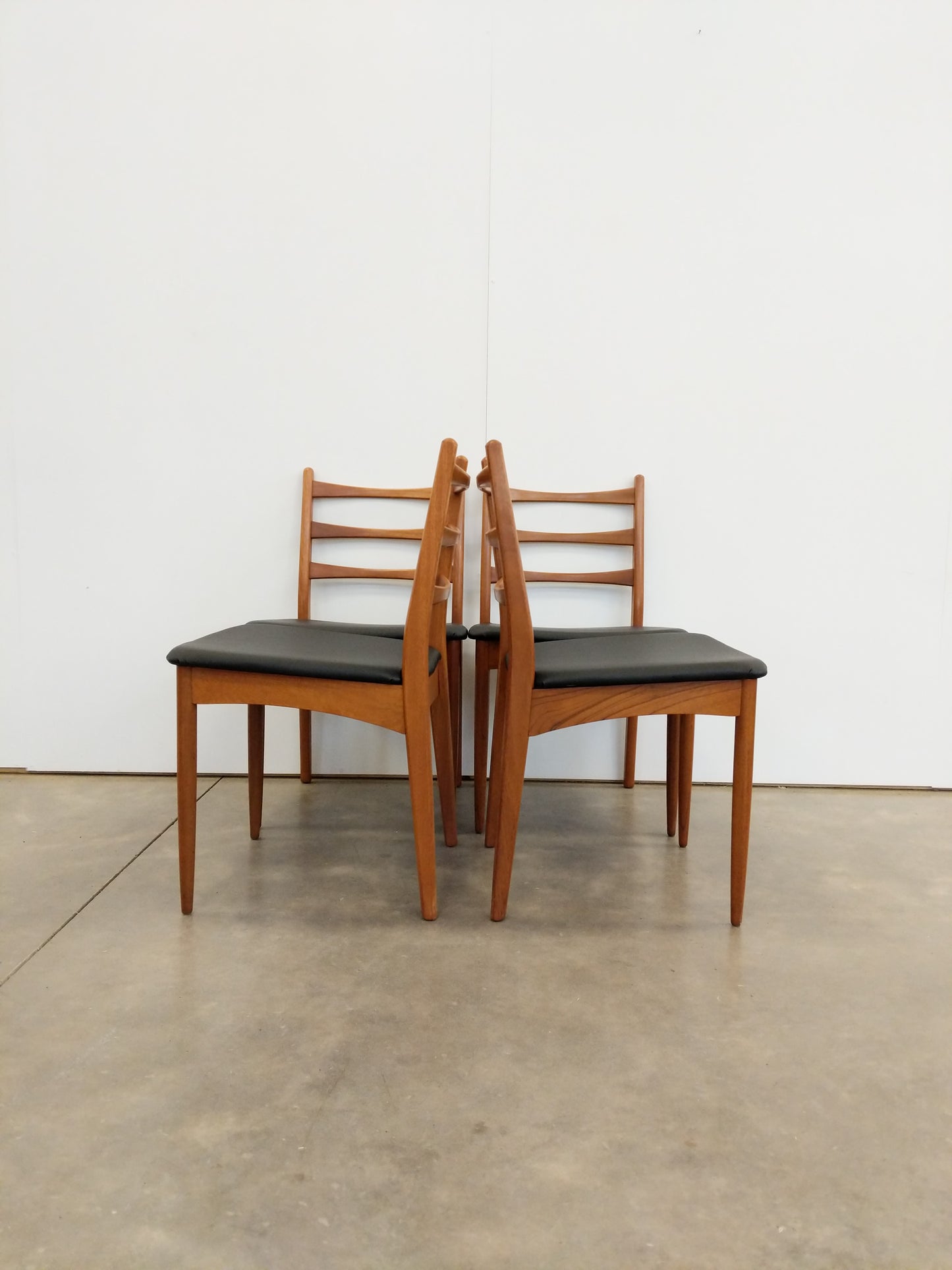Set of 4 Vintage Mid Century Modern Dining Chairs by Greaves & Thomas